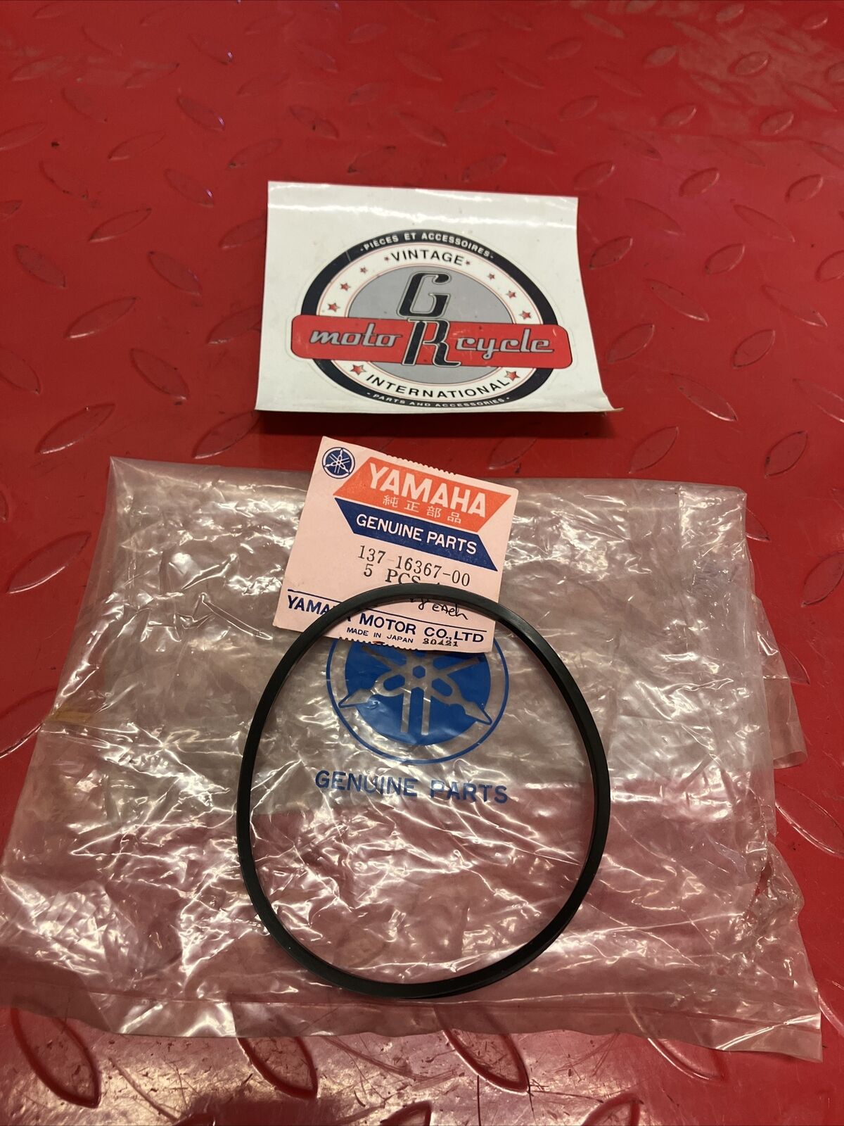 NOS YAMAHA CLUTCH CUSHION RING 137-16367-00-00 Y61