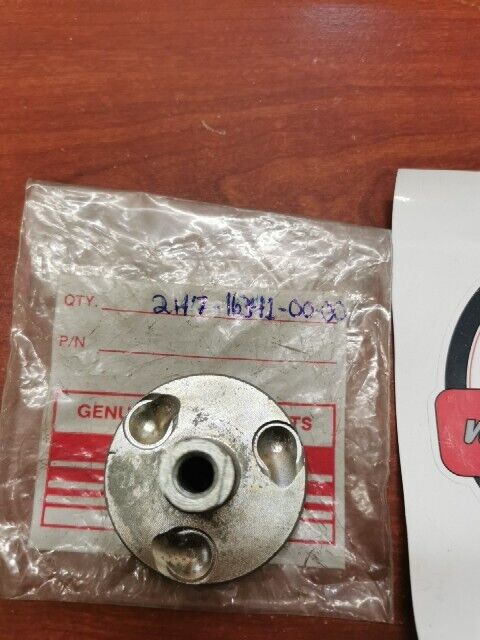 NOS Yamaha BT1100 XS1100 XV1100 XV1000 XV750 PUSH SCREW 2H7-16341-00-00 Y102