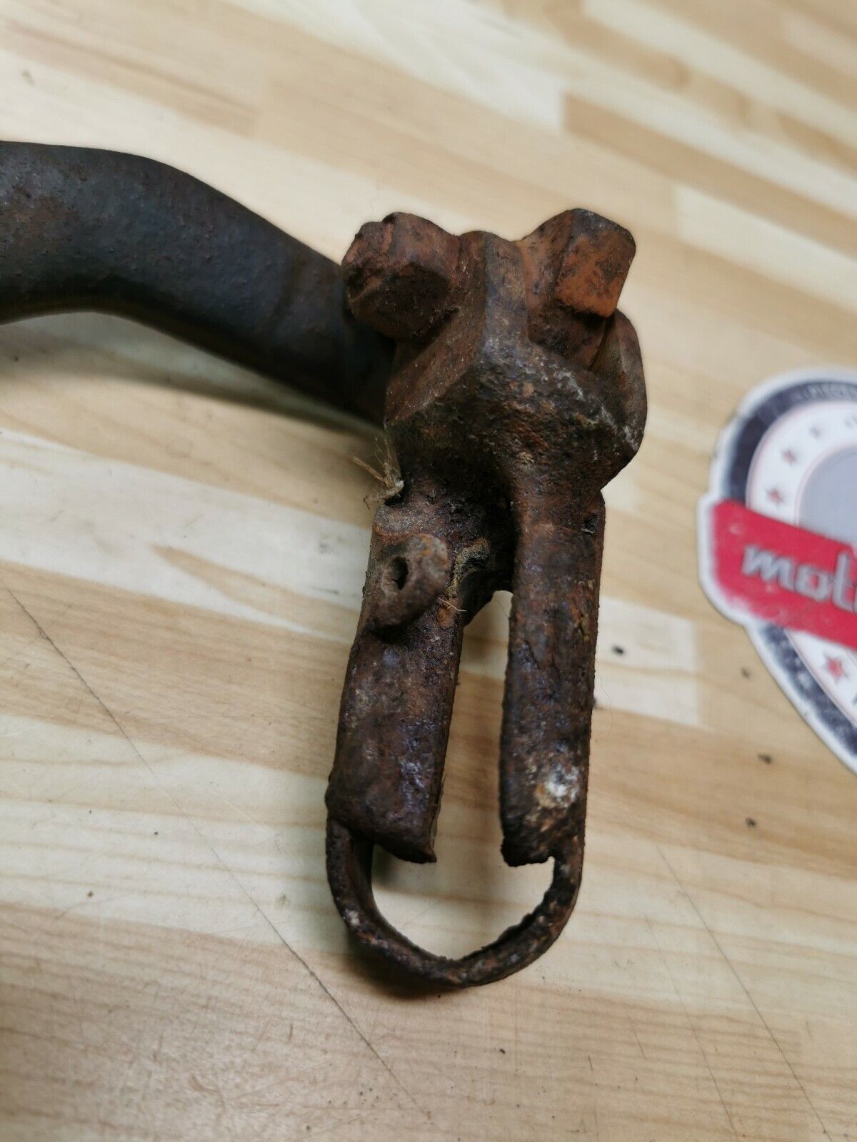 Yamaha DT250 1976 left footpeg footrest foot peg rest bracket 498-27412-00-00