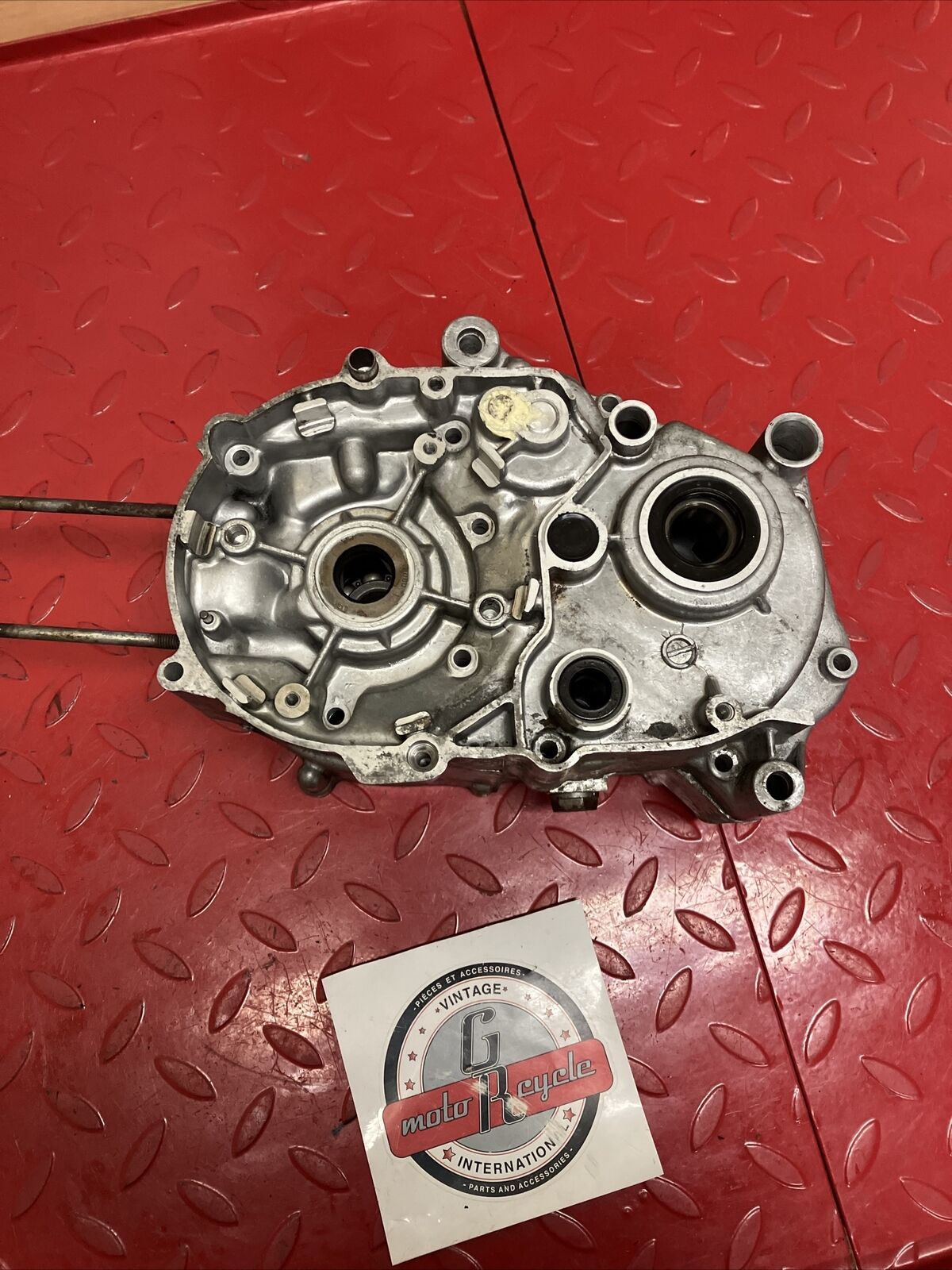 Yamaha U7E 1972 V70 left right crankcase set