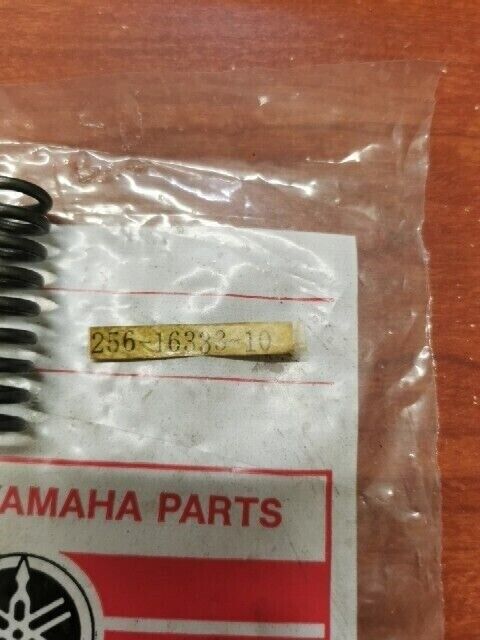 NOS Yamaha COMPRESSION SPRING 256-16333-10-00 SUB 90501-23142-00 Y154