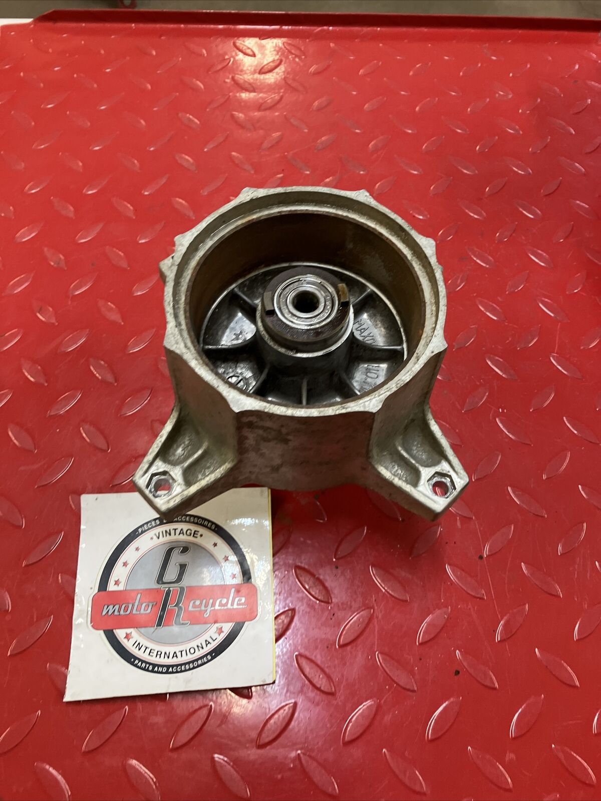 Suzuki RV90 1976 Front wheel hub 1973 - 1977 RV50 RV125