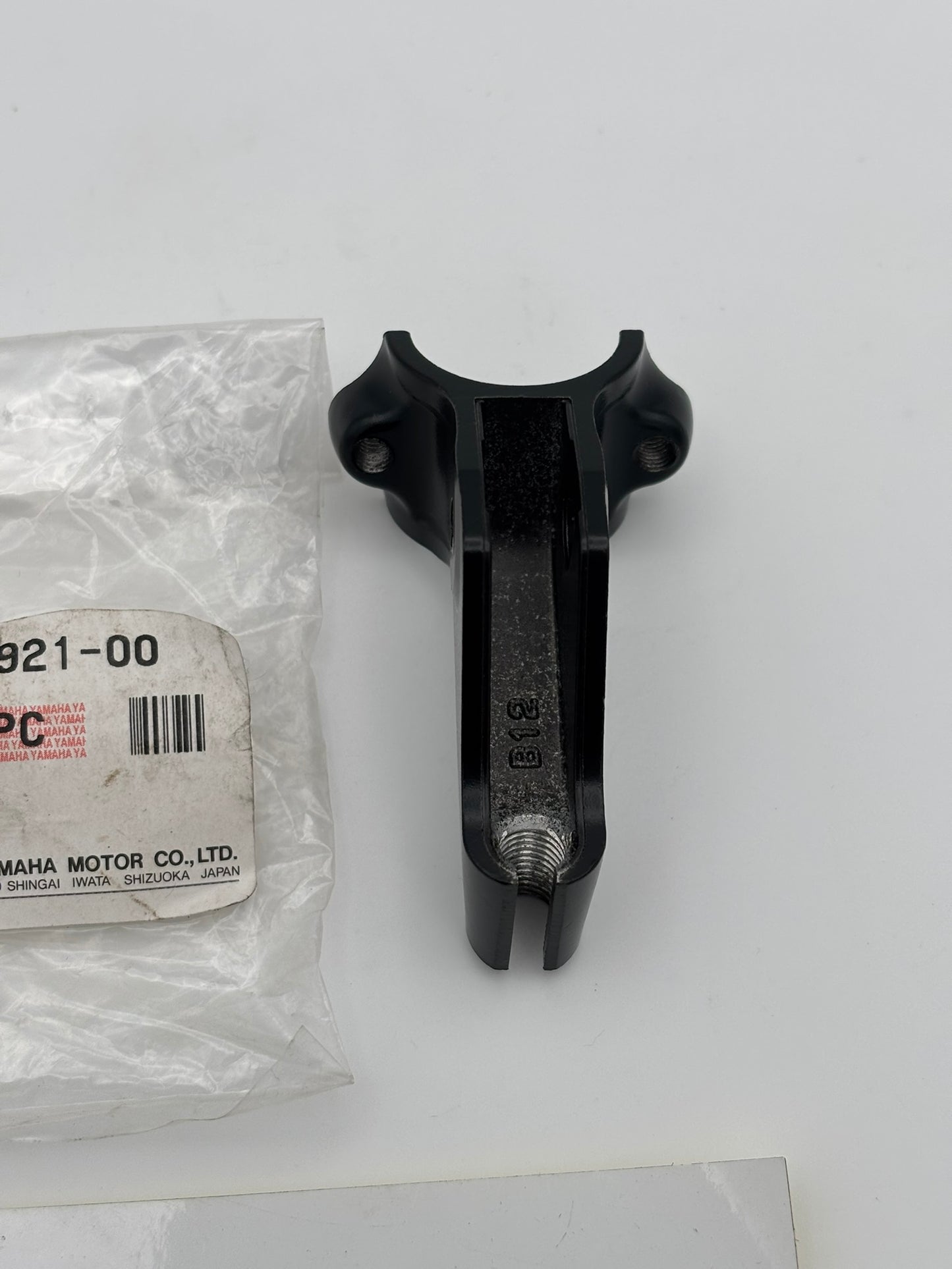 YAMAHA LEVER HOLDER 2 38V-82921-00-00 Y209