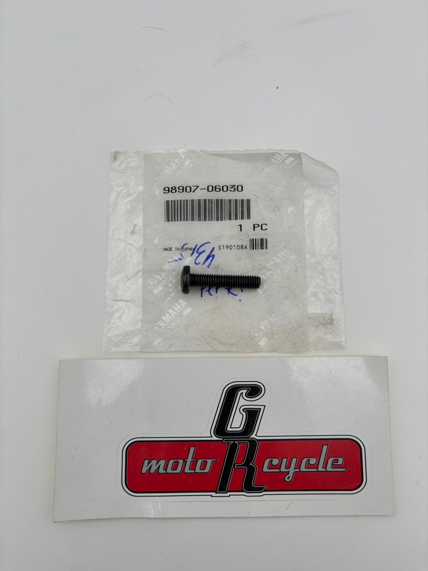 YAMAHA BINDING SCREW 98907-06030-00 Y213