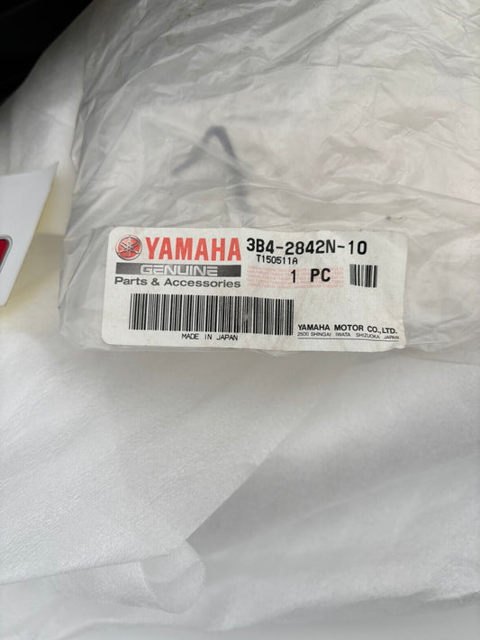 YAMAHA COVER 2 3B4-2842N-10-00 Y227