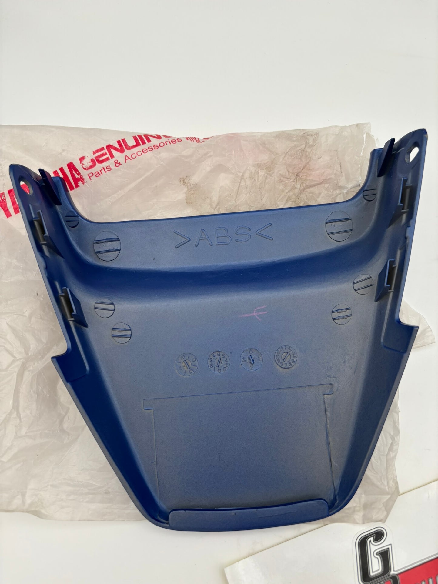 YAMAHA SIDE COVER 5 4VP-F171E-00-P0 Y229