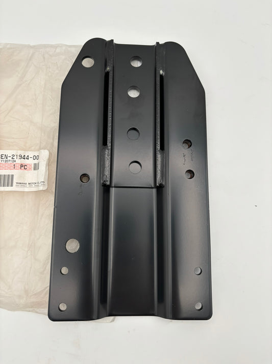 YAMAHA REAR TRACK BRACKET 8EN-21944-00-00 Y229