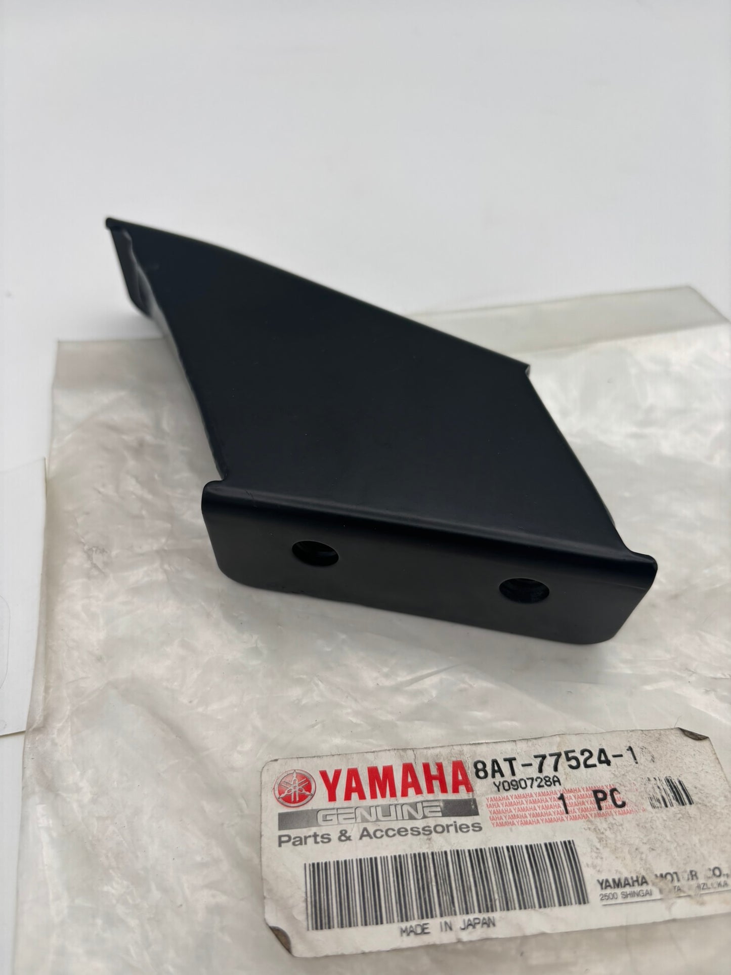 YAMAHA END BUMPER 8AT-77524-10-00 Y234