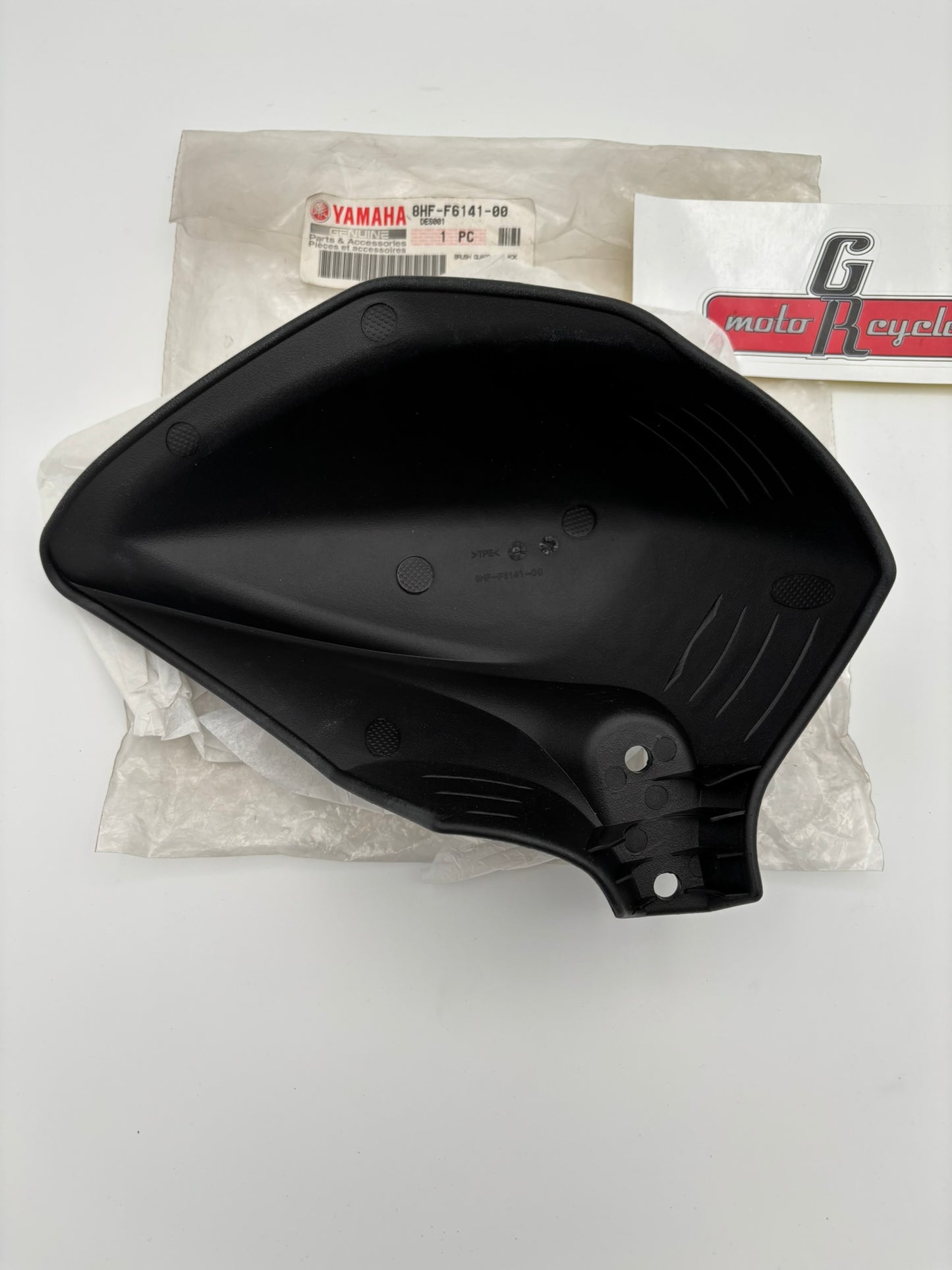 YAMAHA BRUSH GUARD 1 BLACK 8HF-F6141-00-00 Y240