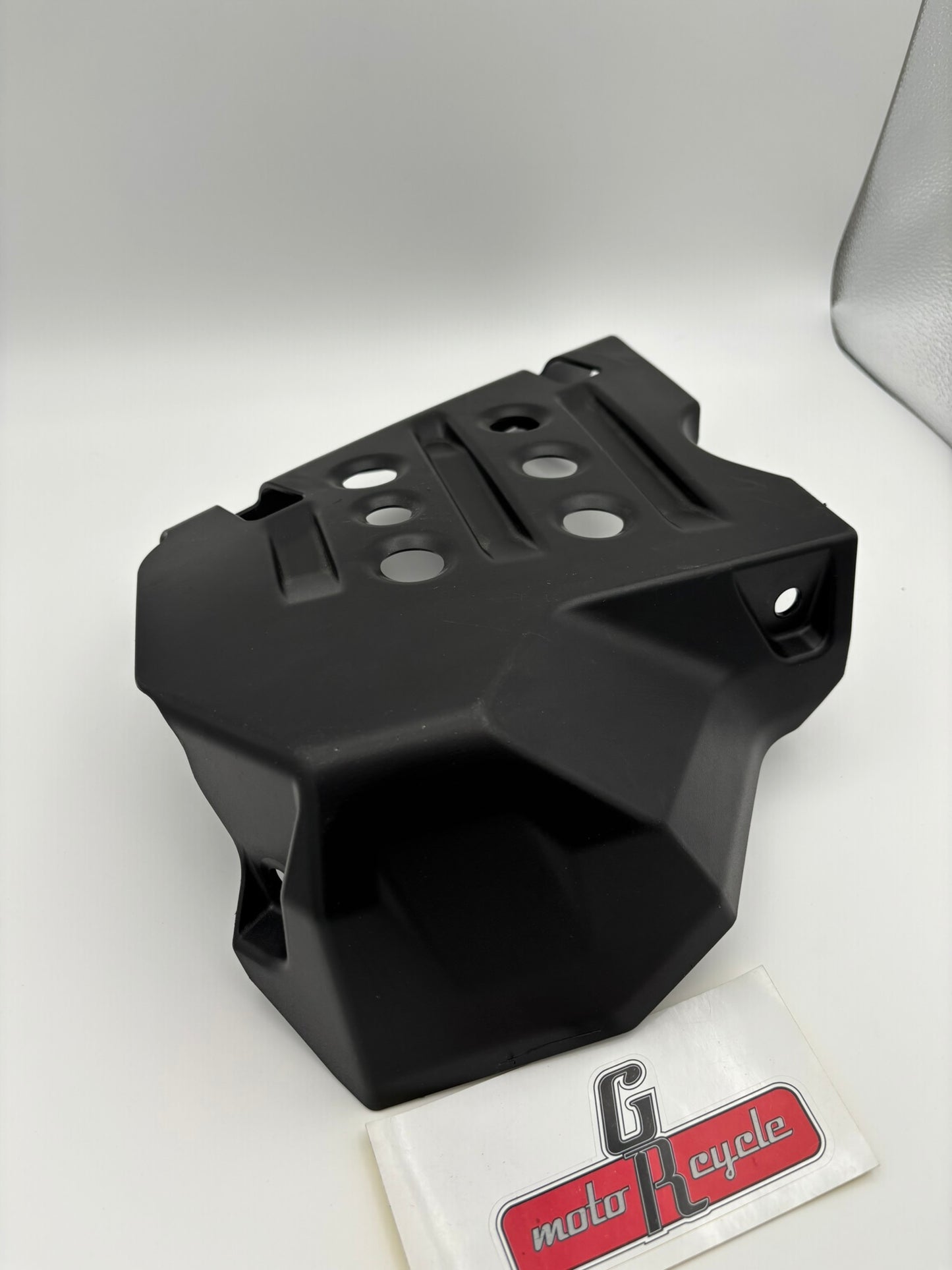 YAMAHA THRUST COVER 2 2BG-F2129-01-00 Y241