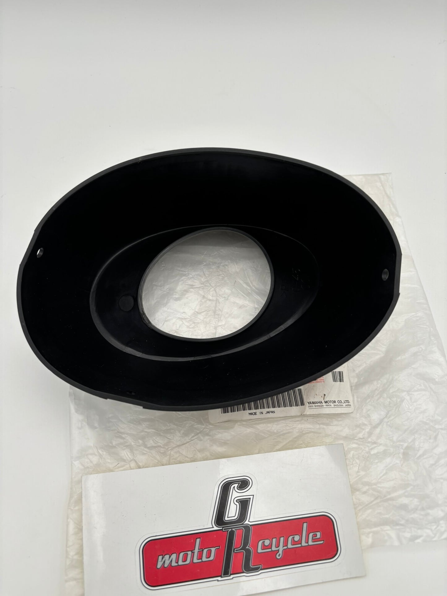 YAMAHA LEFT SIDE CAP 8HG-77517-00-00 Y242