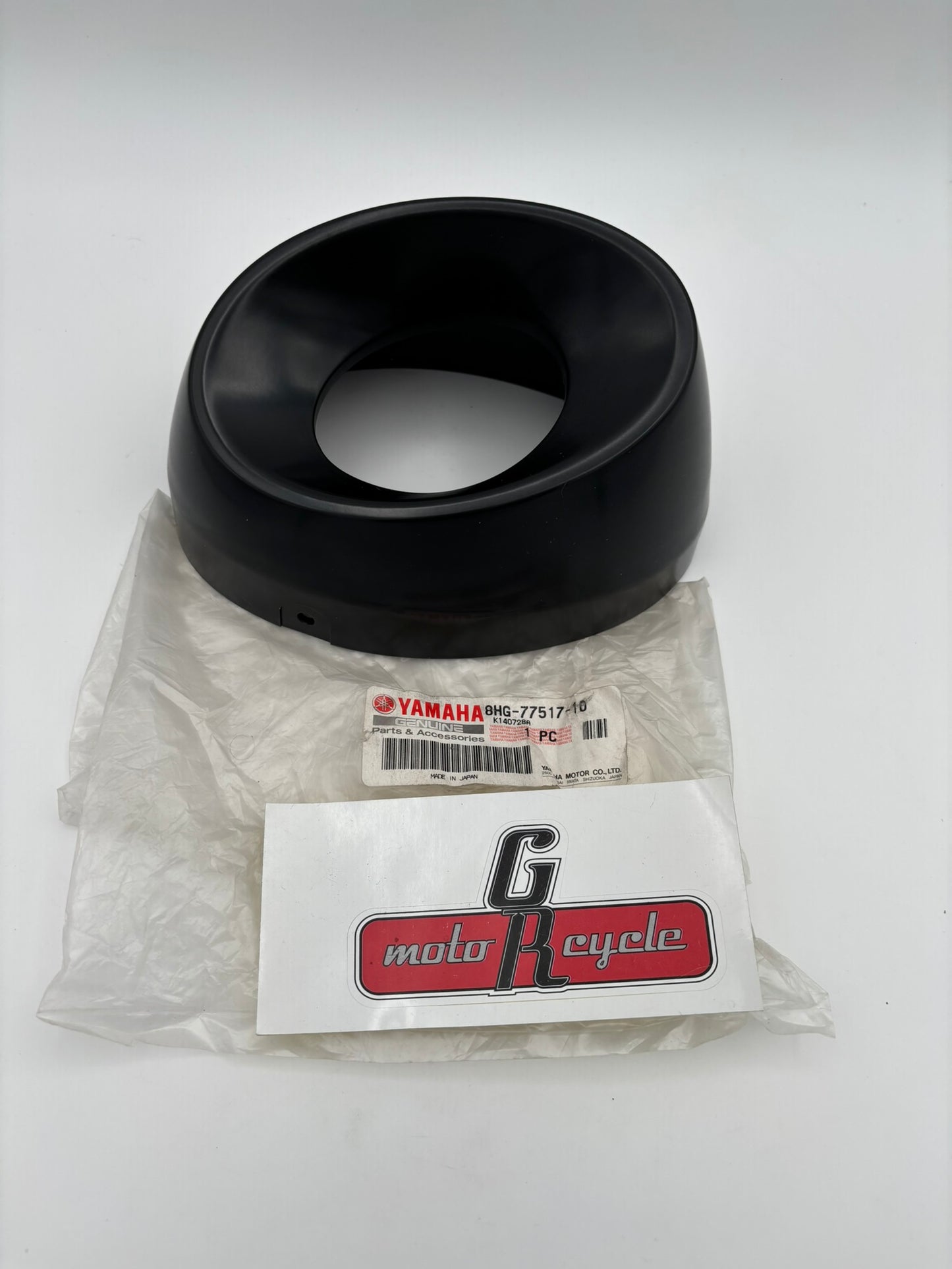 YAMAHA RIGHT SIDE CAP 8HG-77517-10-00 Y242