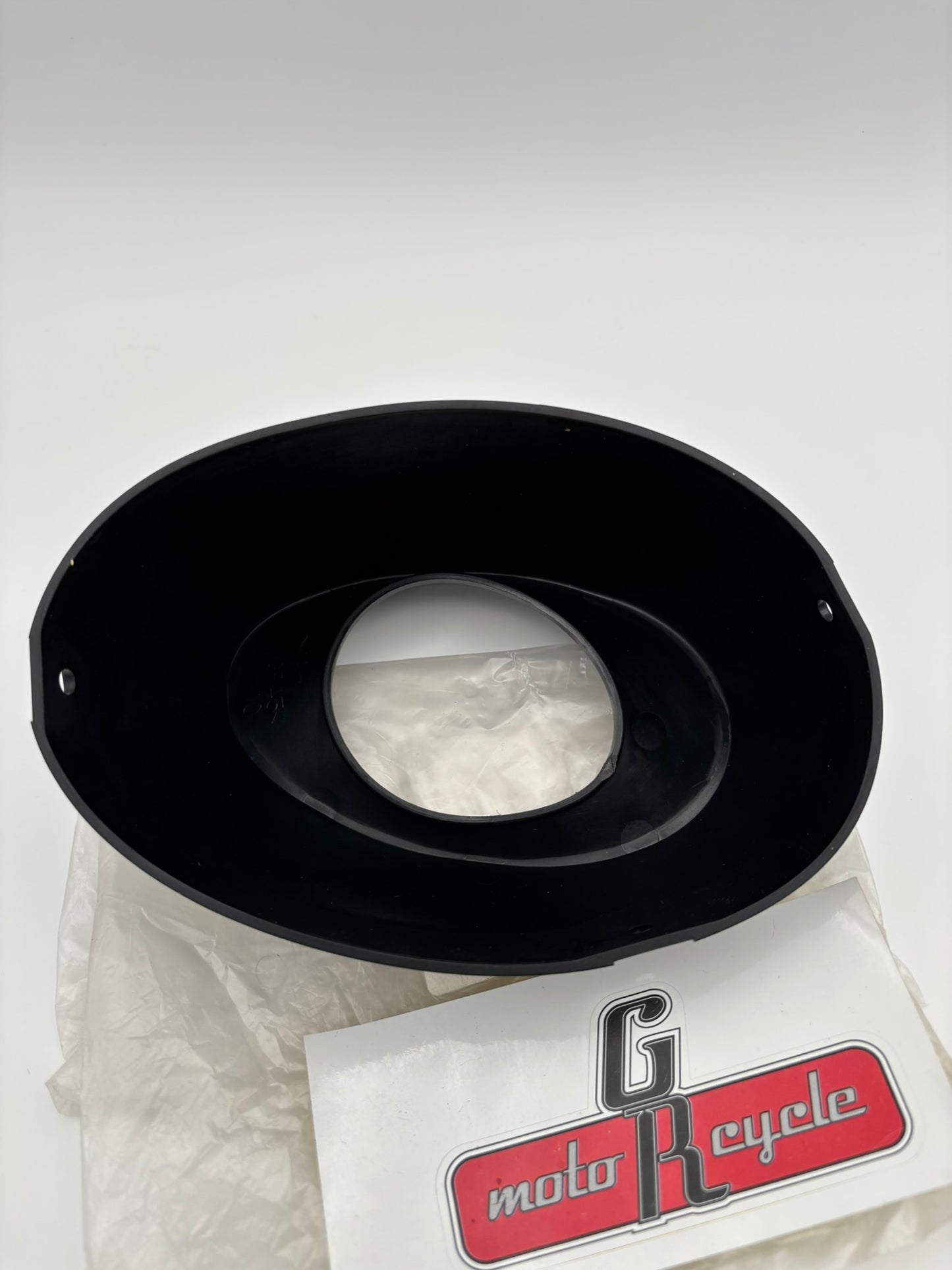 YAMAHA RIGHT SIDE CAP 8HG-77517-10-00 Y242