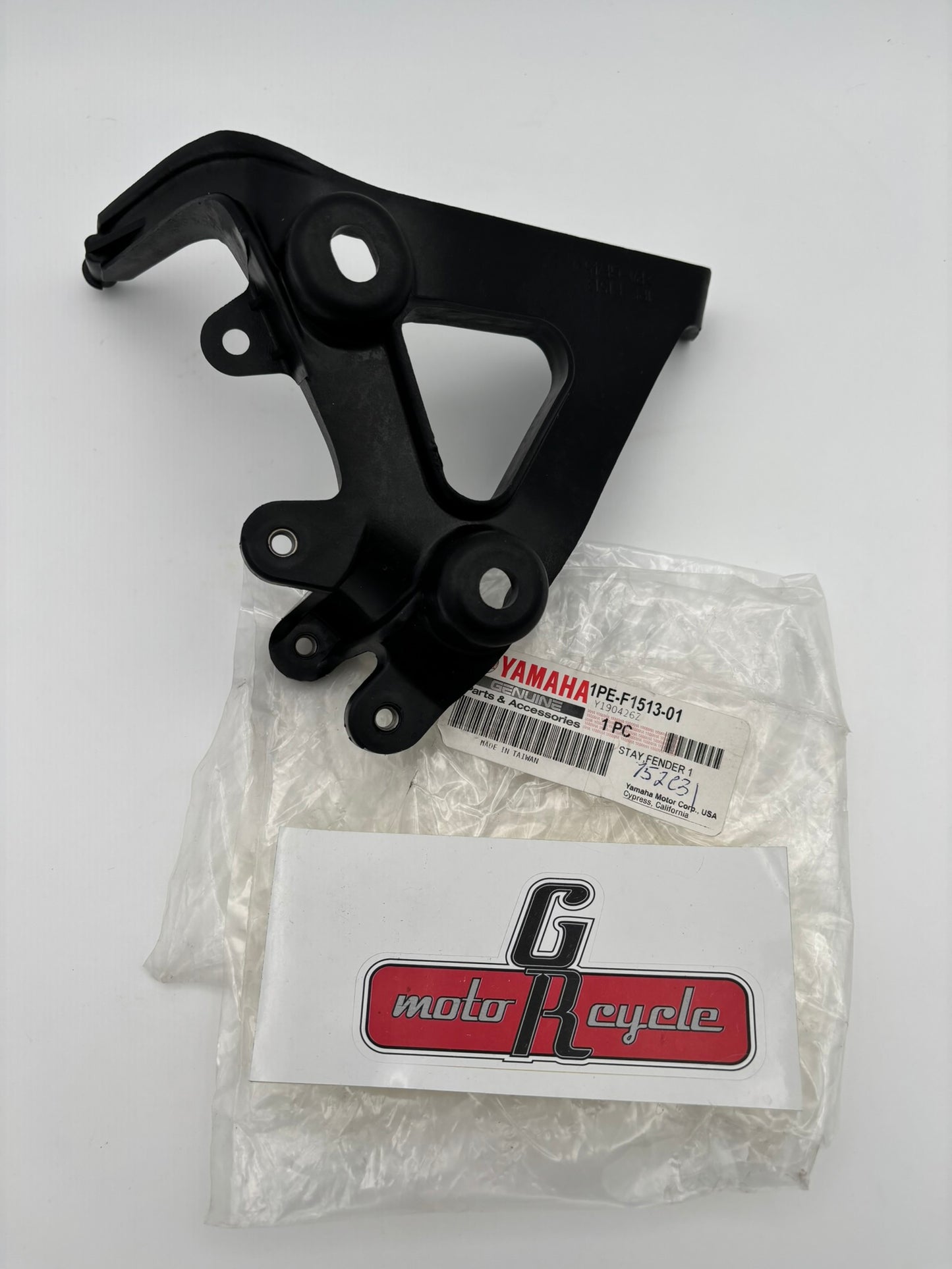 YAMAHA FENDER STAY 1 1PE-F1513-01-00 Y243