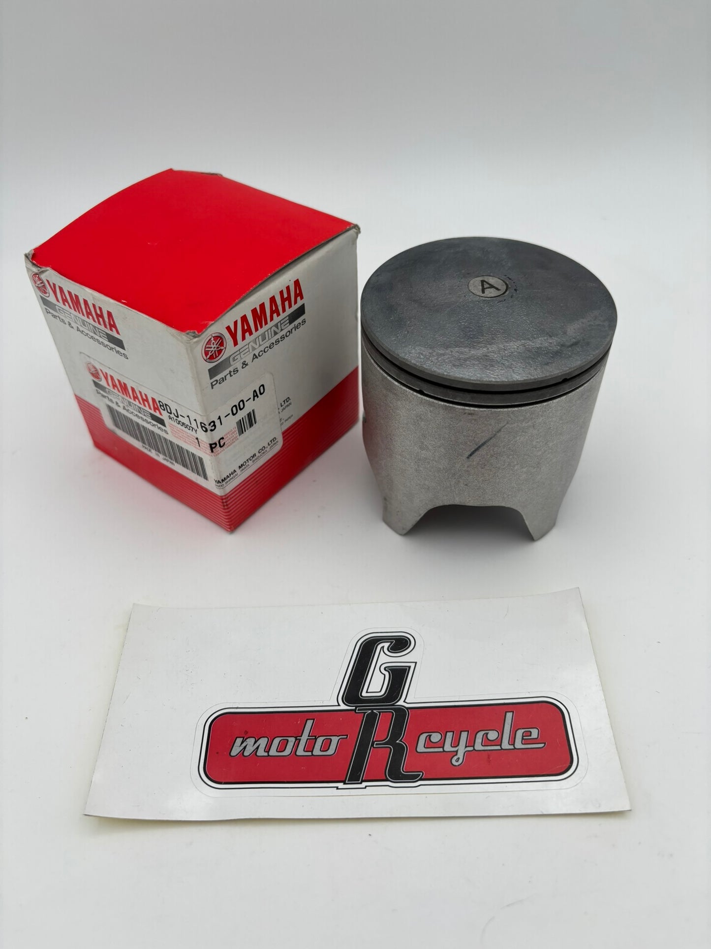 YAMAHA PISTON STD 8DJ-11631-00-A0 Y246