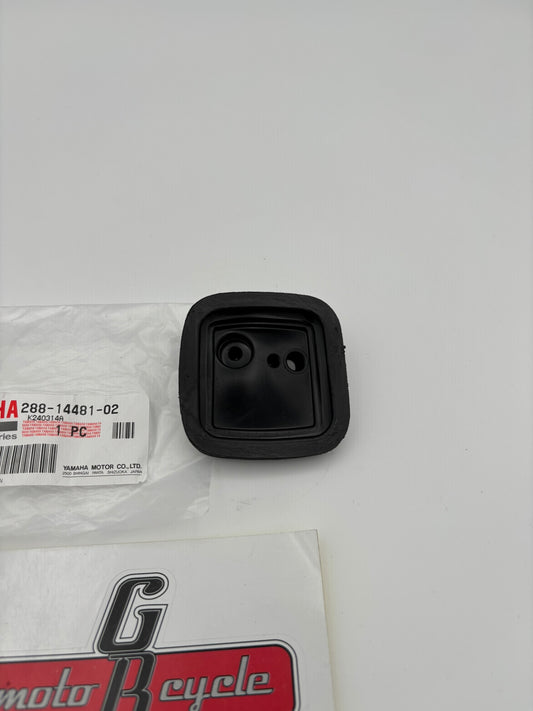 YAMAHA CARBURETOR CAP SUB 288-14481-01-00 288-14481-02-00 Y253