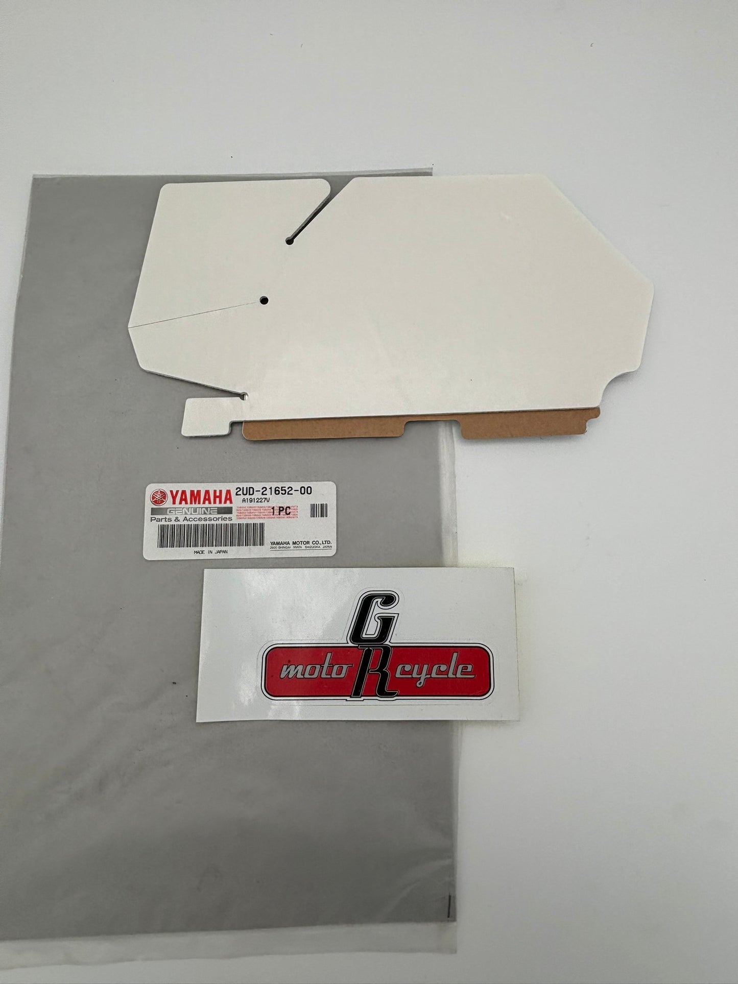YAMAHA PROTECTOR 2UD-21652-00-00 Y255