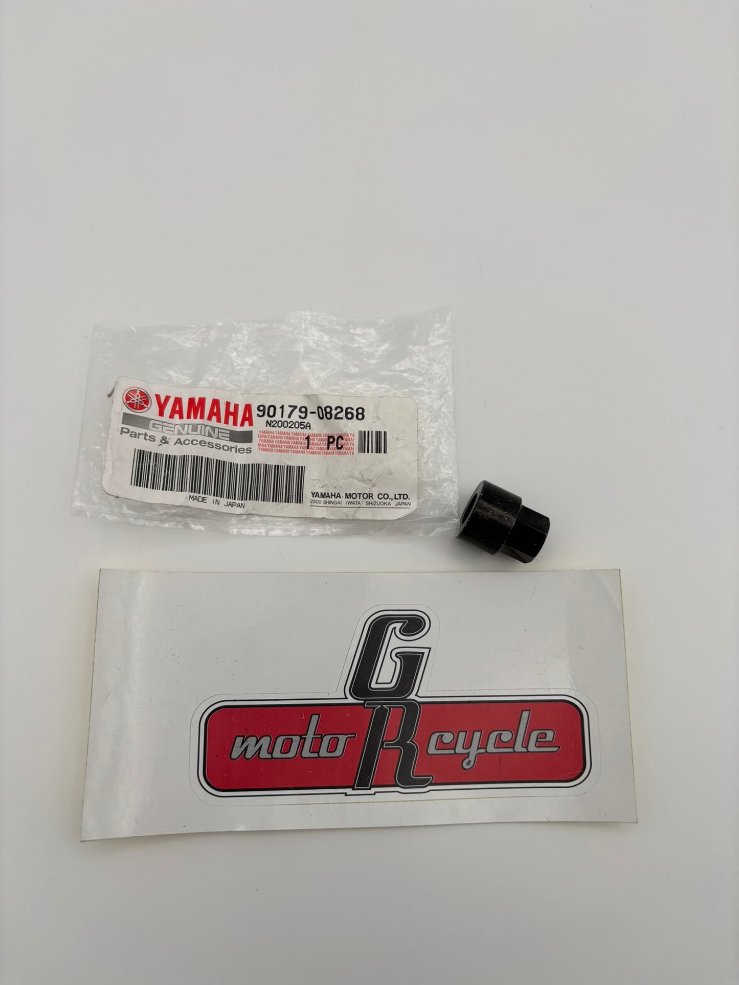 YAMAHA NUT 90179-08268-00 Y261