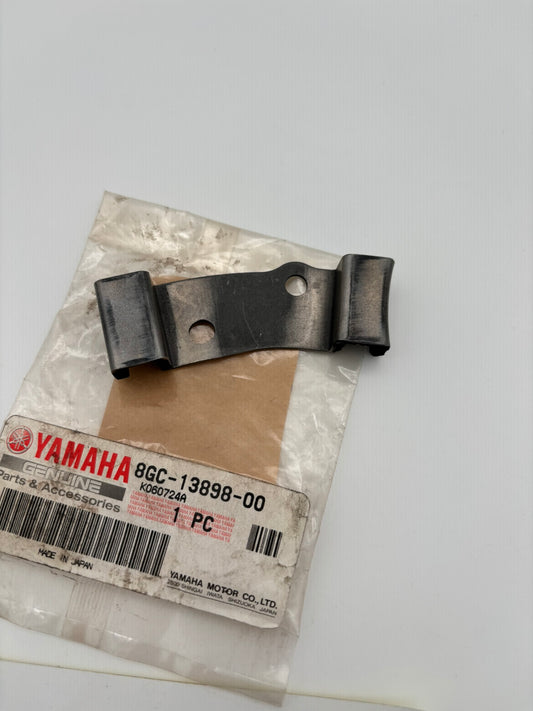 YAMAHA HOLDER 8GC-13898-00-00 Y262