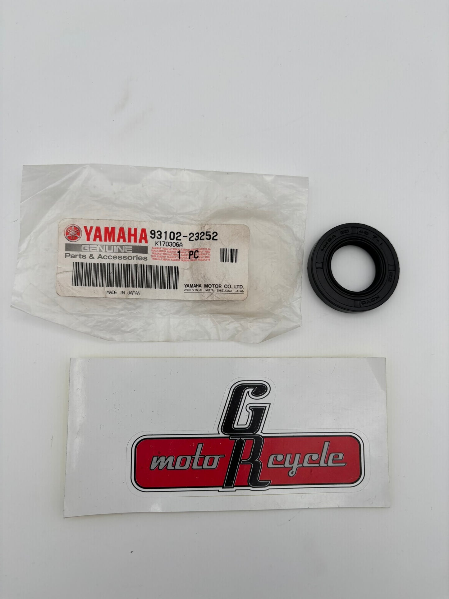 YAMAHA OIL SEAL 93102-23252-00 Y270