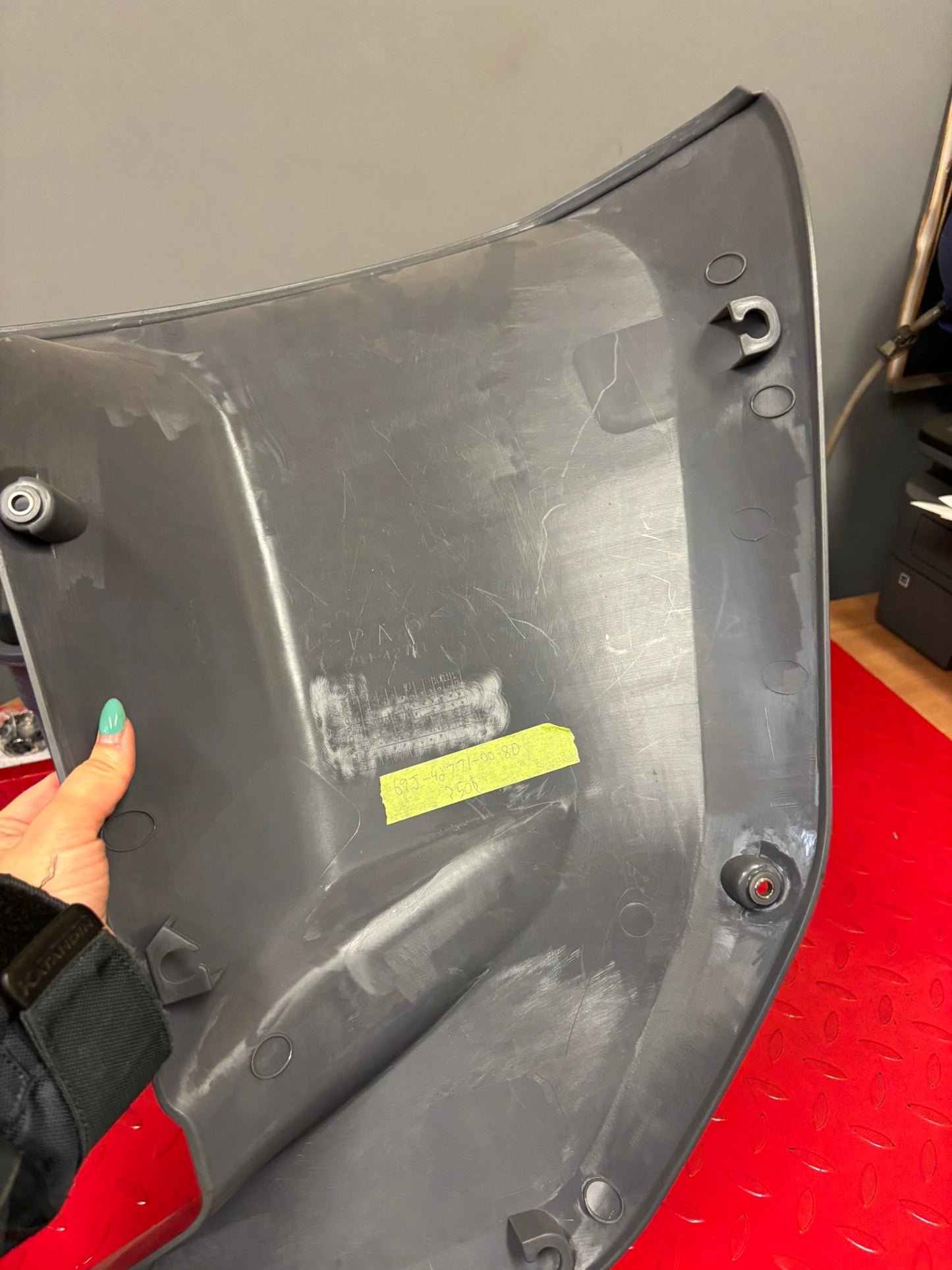 YAMAHA LOWER APRON COWLING STARBOARD 69J-42771-00-8D YBOX