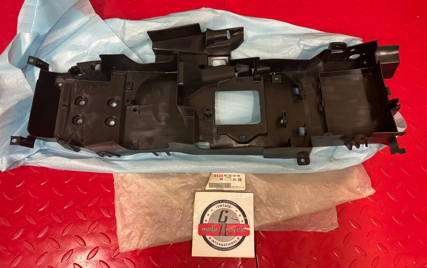 YAMAHA YZFR6 2001 - 2002 BATTERY BOX 1 5MT-8212B-00-00 YBOX
