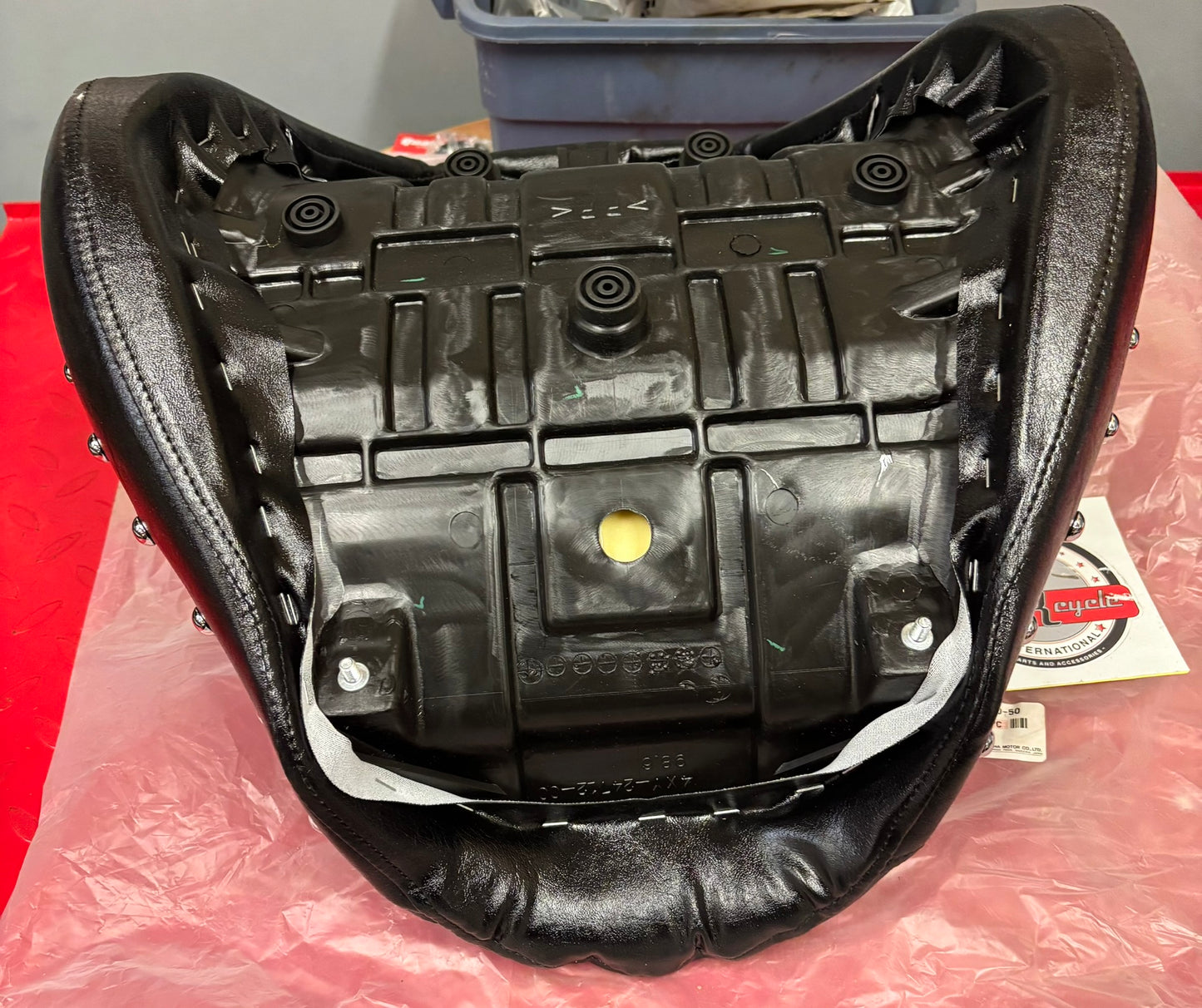 YAMAHA ROYAL STAR VENTURE XVZ1300TF 2002 - 05 SINGLE SEAT ASSY 4XY-24710-50-00 YBOX