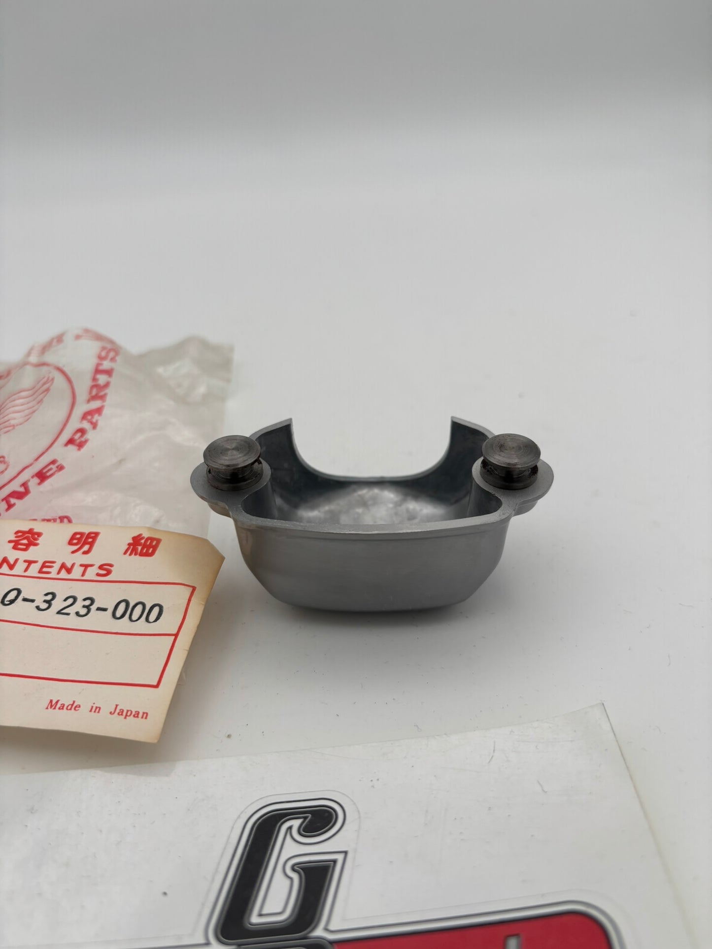 HONDA CYLINDER HEAD SIDE COVER 12330-323-000 H206