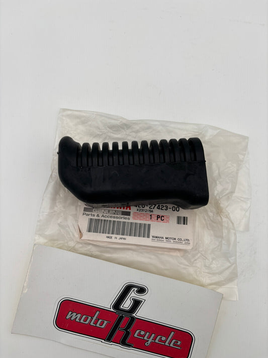 YAMAHA FOOTREST COVER 4L0-27423-00-00 Y276