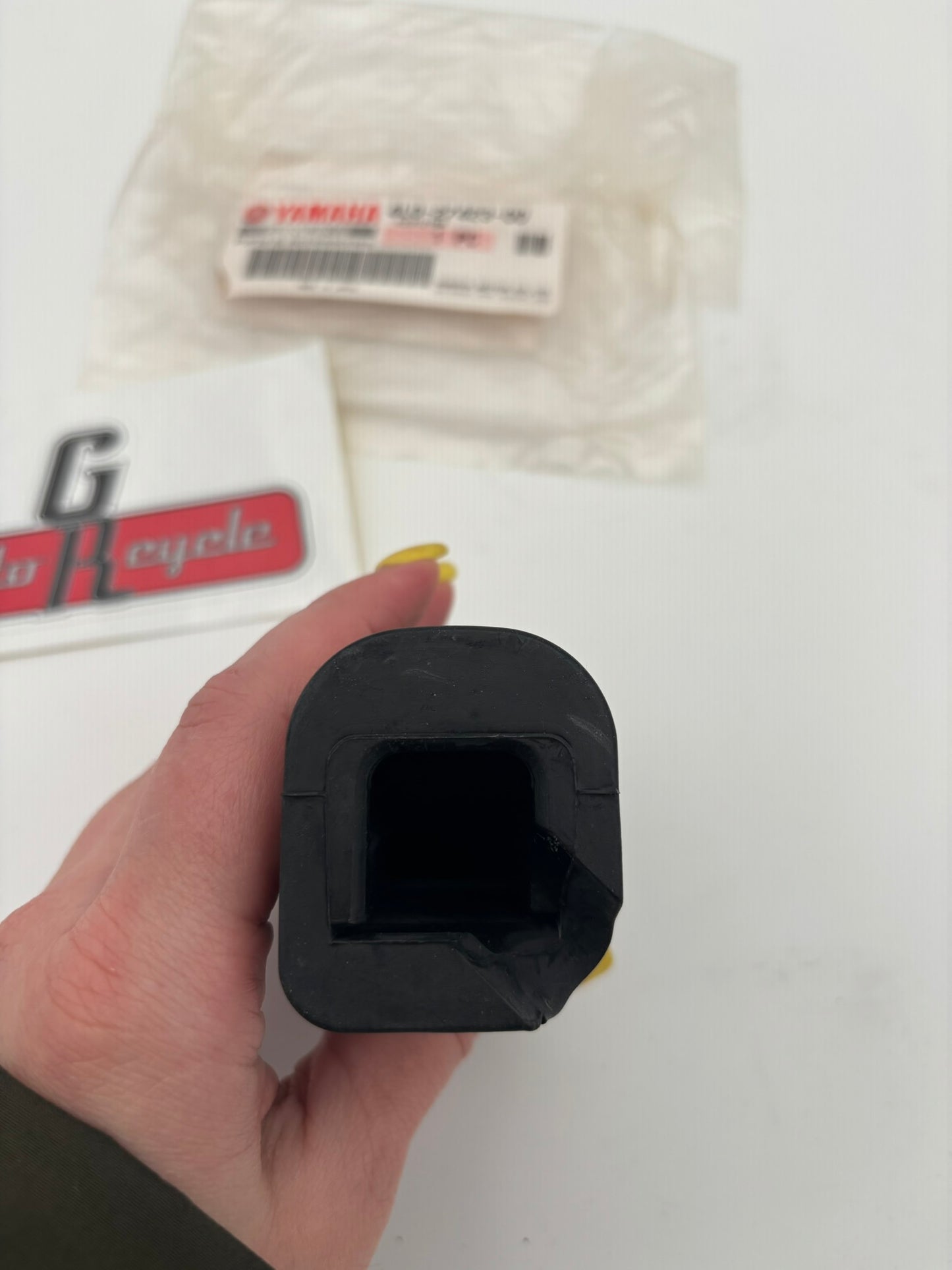 YAMAHA FOOTREST COVER 4L0-27423-00-00 Y276