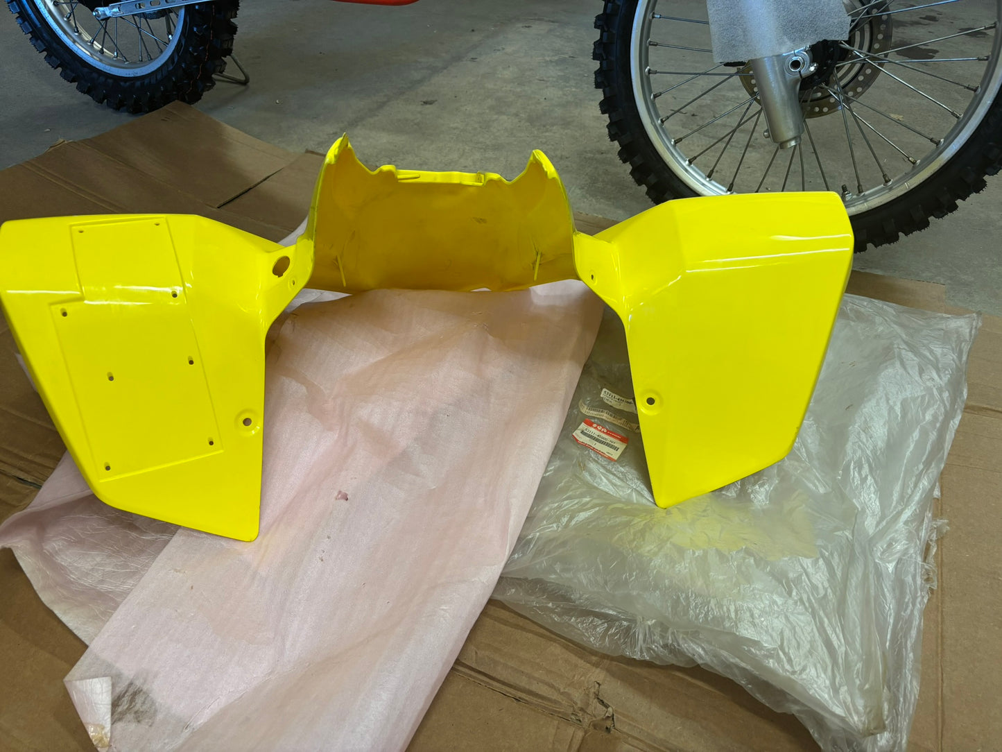 SUZUKI FRONT FENDER 53111-45G00-YU1 SBOX
