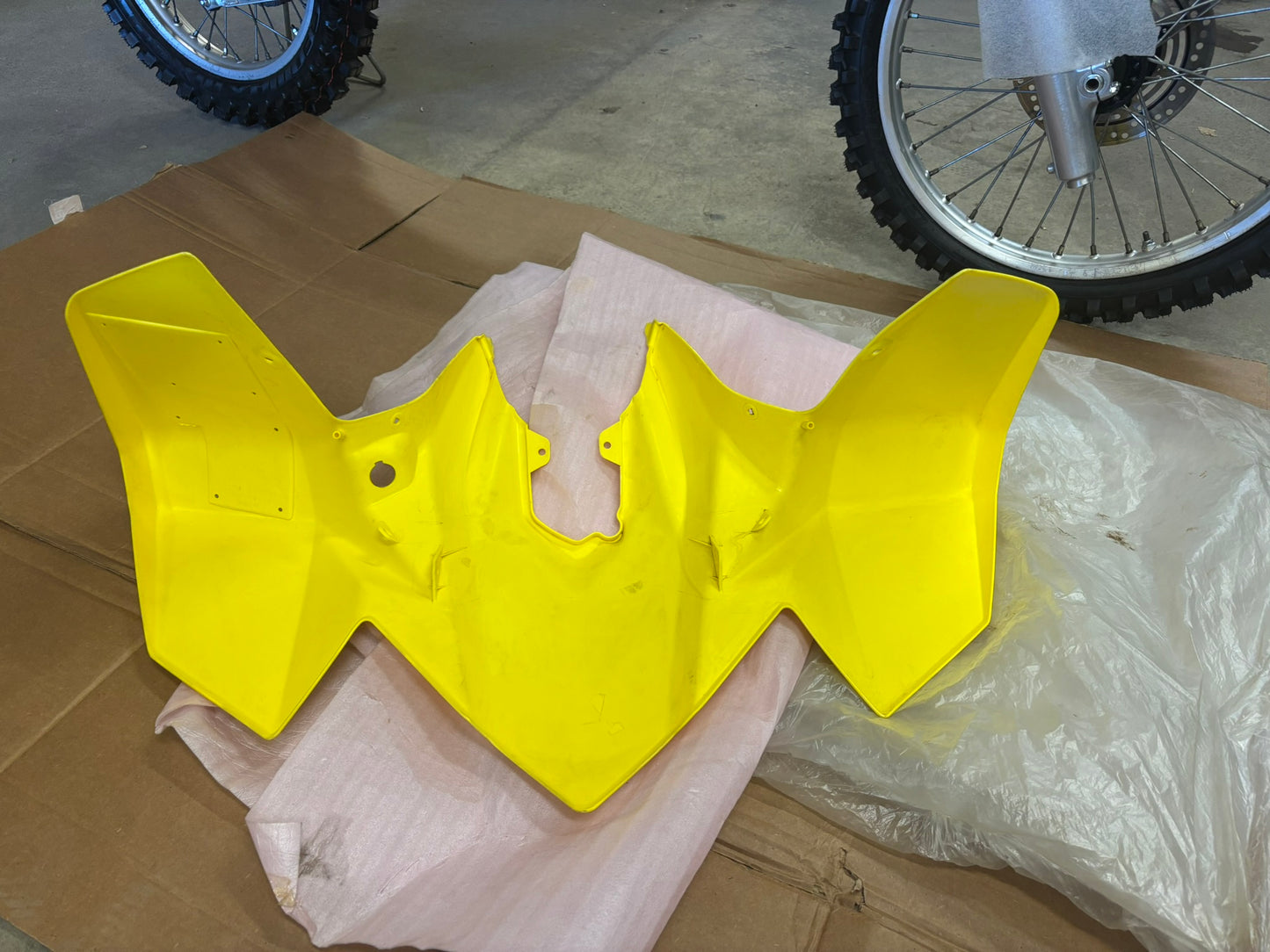 SUZUKI FRONT FENDER 53111-45G00-YU1 SBOX