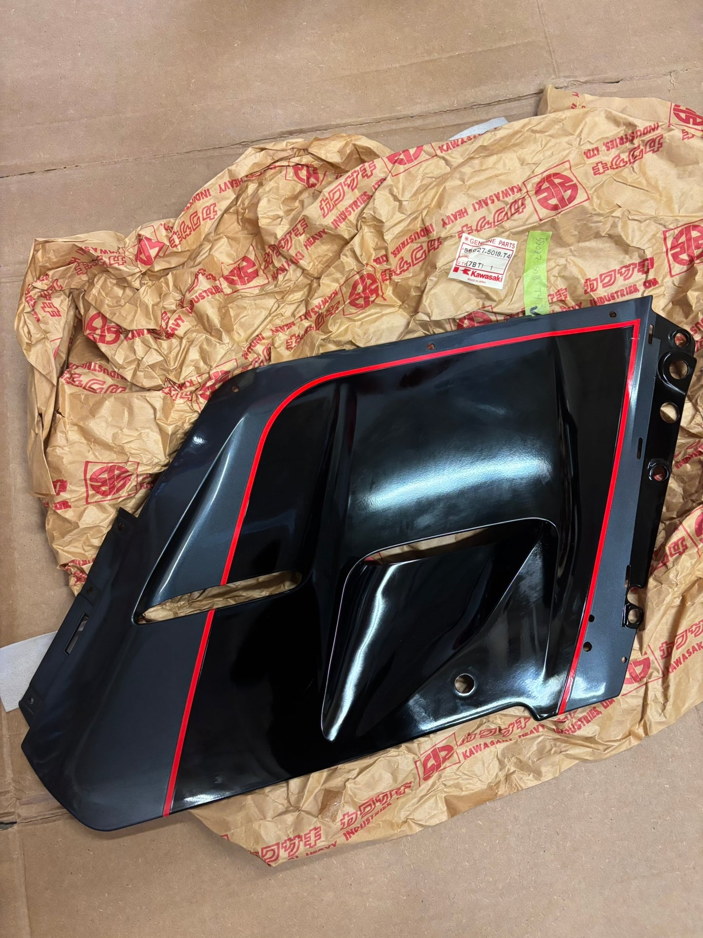 KAWASAKI LEFT SIDE COWLING ASSY EBONY / PEARL COSMIC GRAY 55027-5018-T4 KBOX