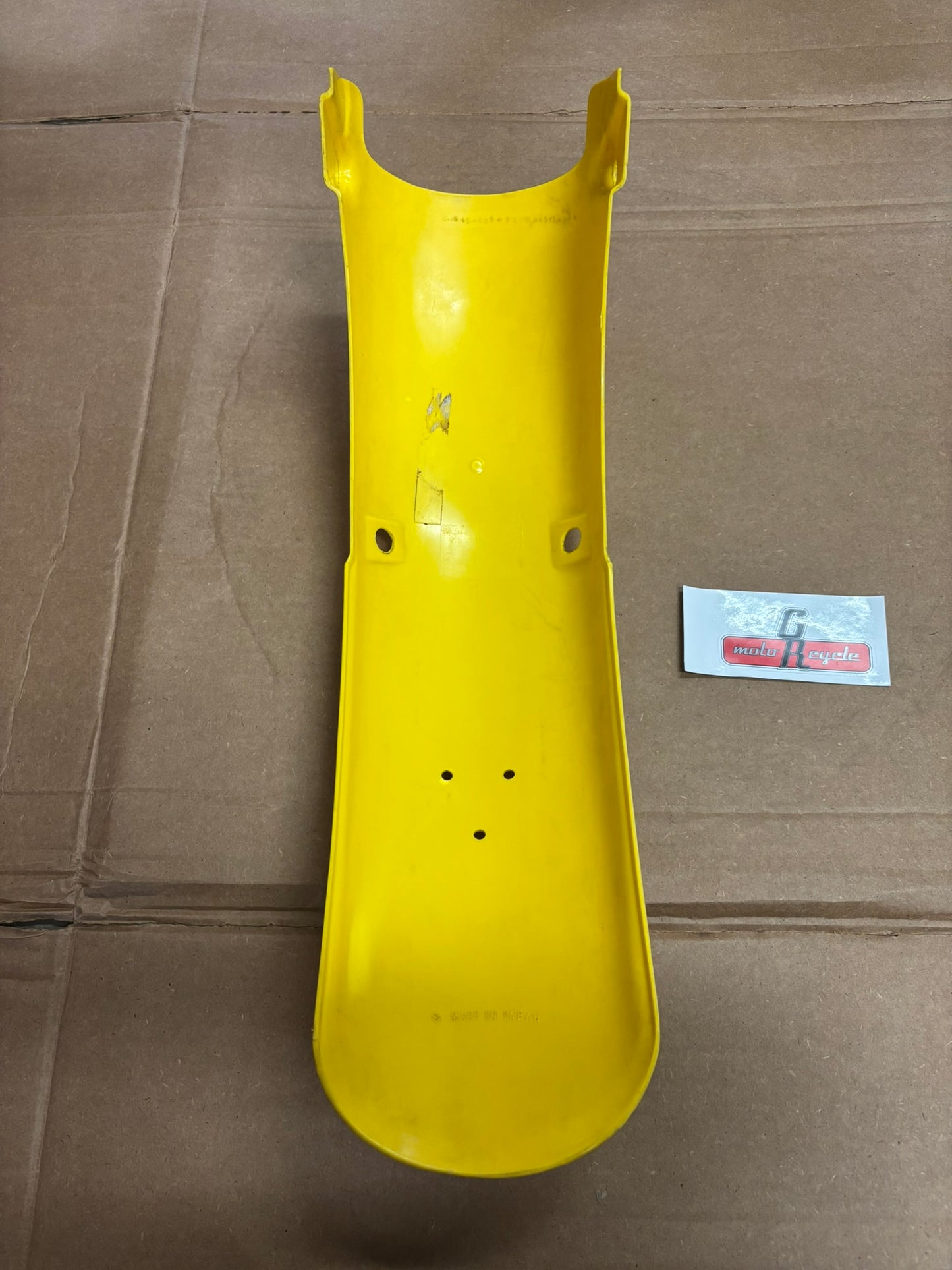 SUZUKI 1977 PE250 REAR FENDER 63111-41400-163 SBOX