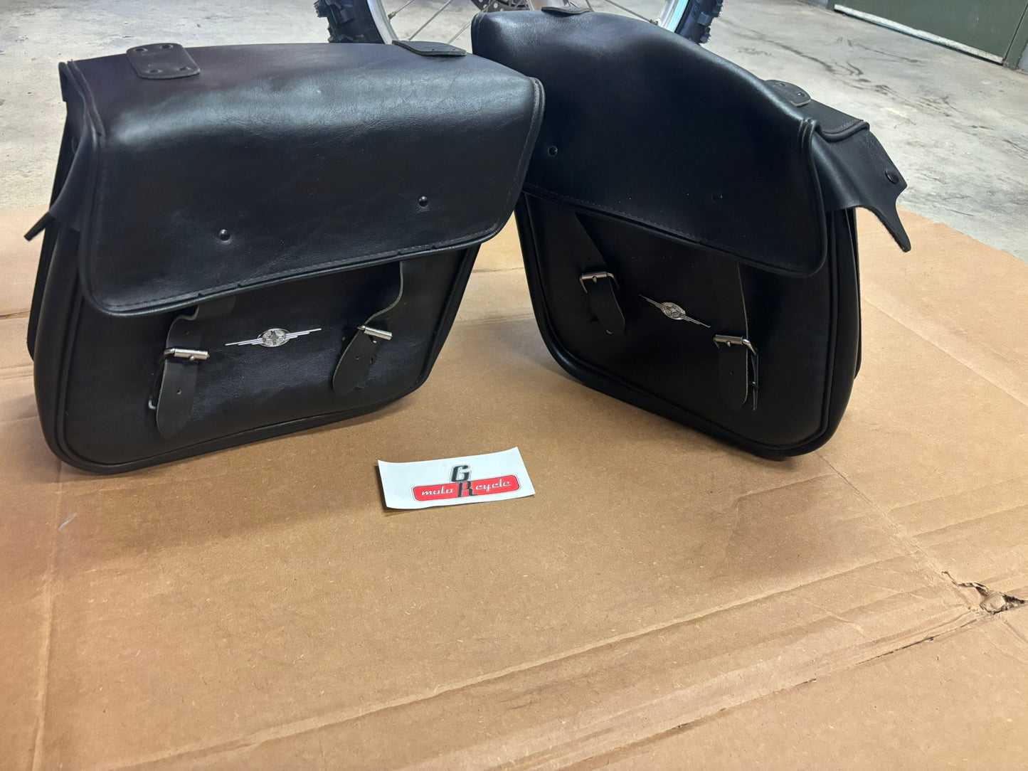 AFTERMARKET ROADKROME 2002 - 2009 VTX1300R RETRO SADDLEBAG TEXAS DELUXE SET 55-BM140A HBOX