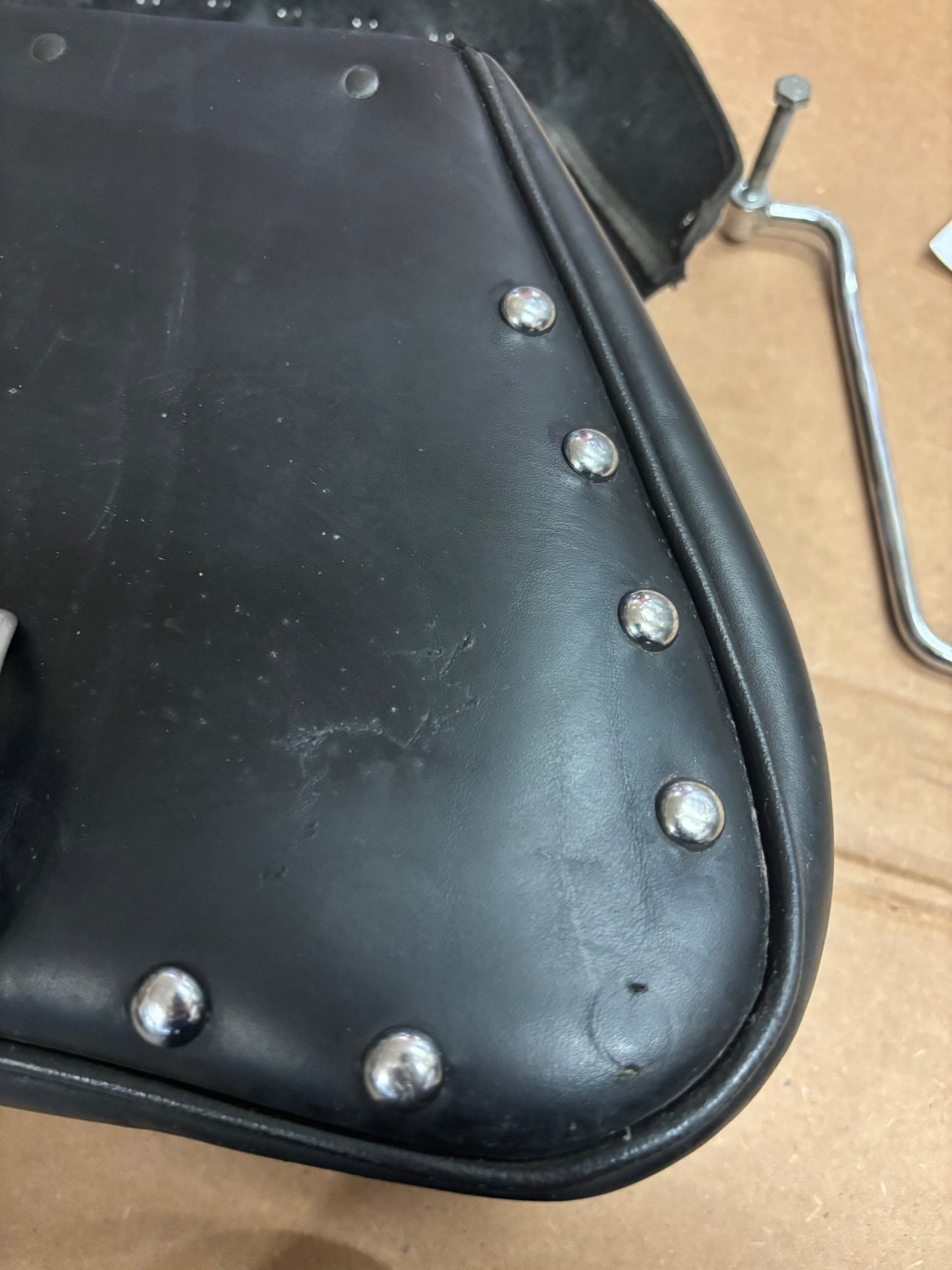 SUZUKI USED VL1500 INTRUDER LC SADDLEBAG SUZVL1500BAG SBOX