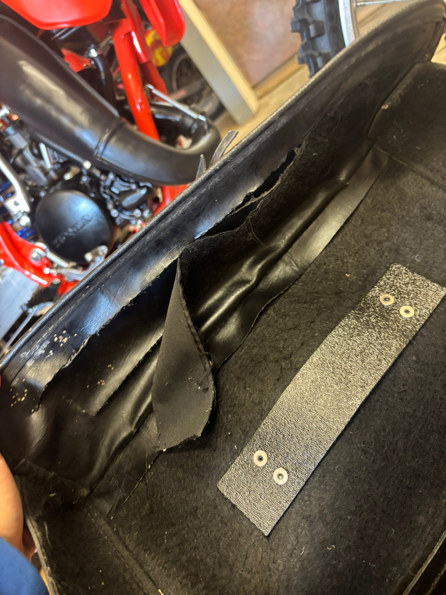 AFTERMARKET USED ROADKROME SADDLEBAG (NO HARDWARE) ROADBAG AFBOX