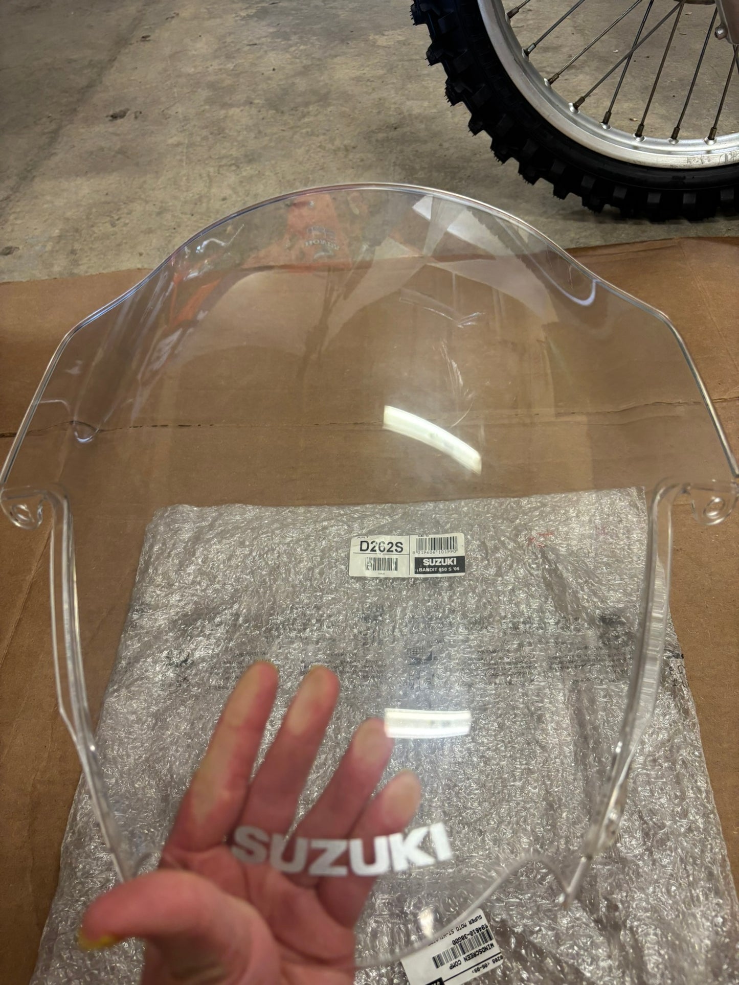 SUZUKI USED WINDSHIELD WINDSCREEN SUB 94610-38G01-YD8 94610-38G00-YD8-U SBOX