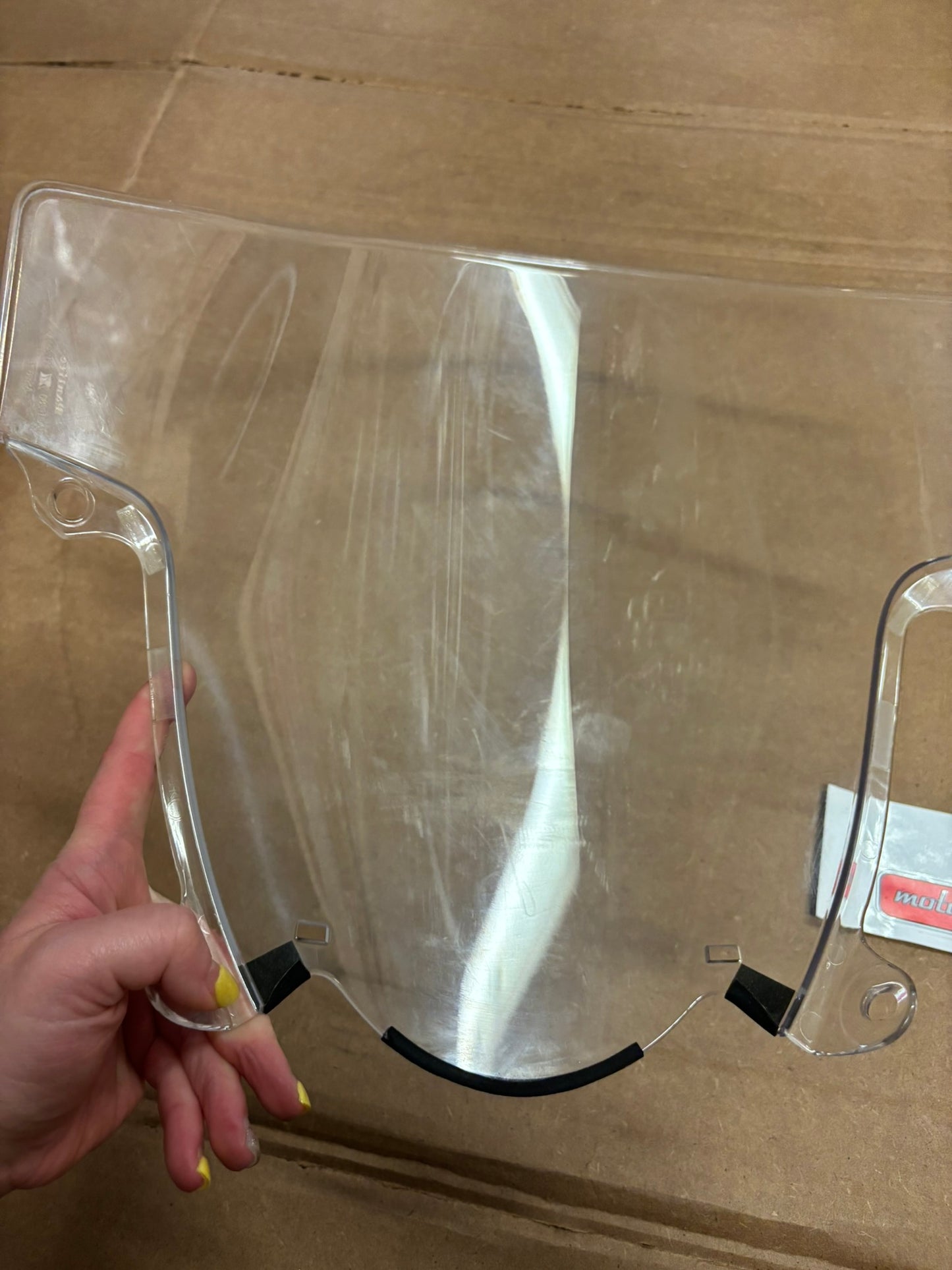 SUZUKI USED WINDSHIELD WINDSCREEN 94611-17H00-U SBOX