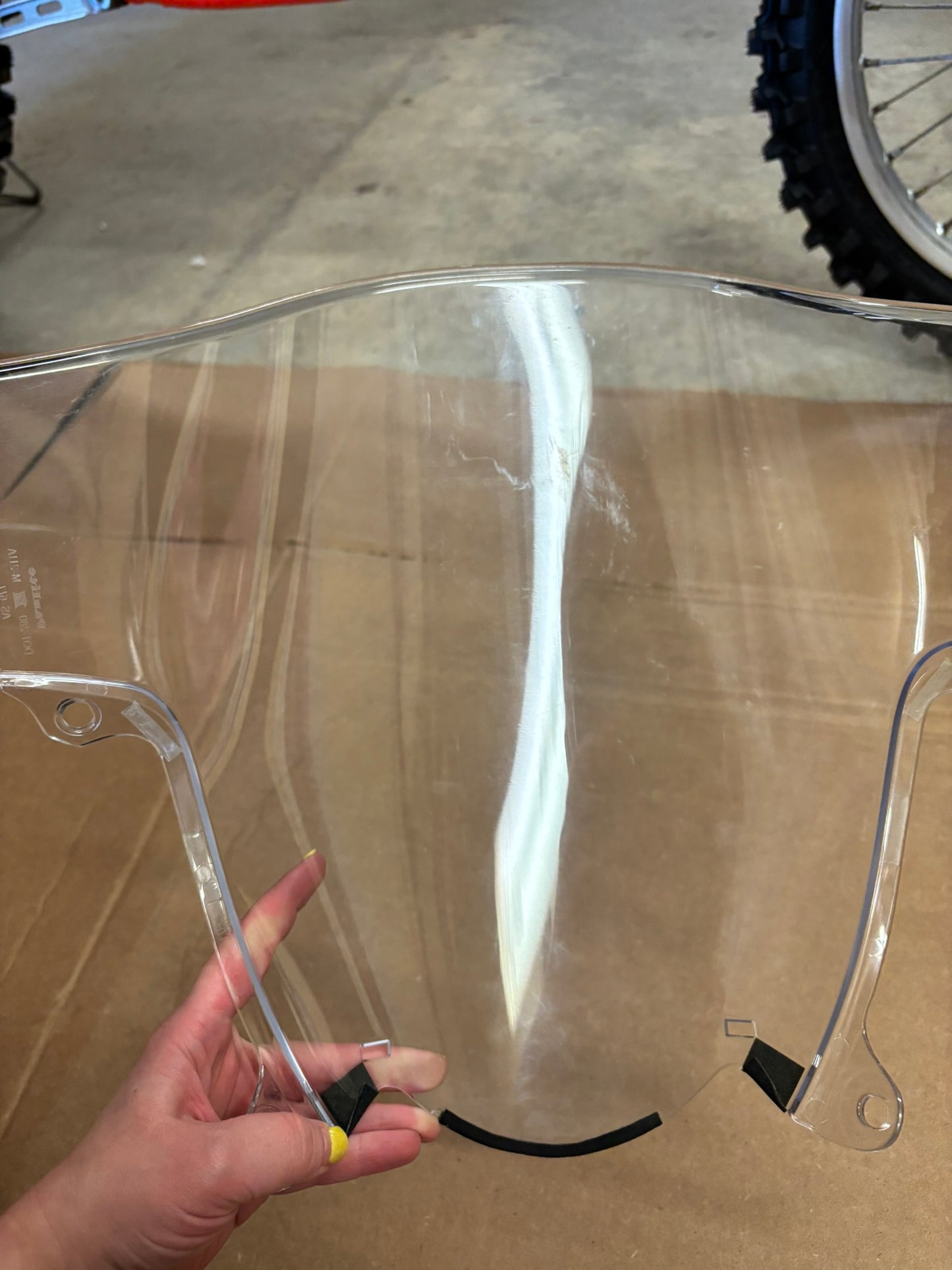 SUZUKI USED WINDSHIELD WINDSCREEN 94611-17H00-U1 SBOX