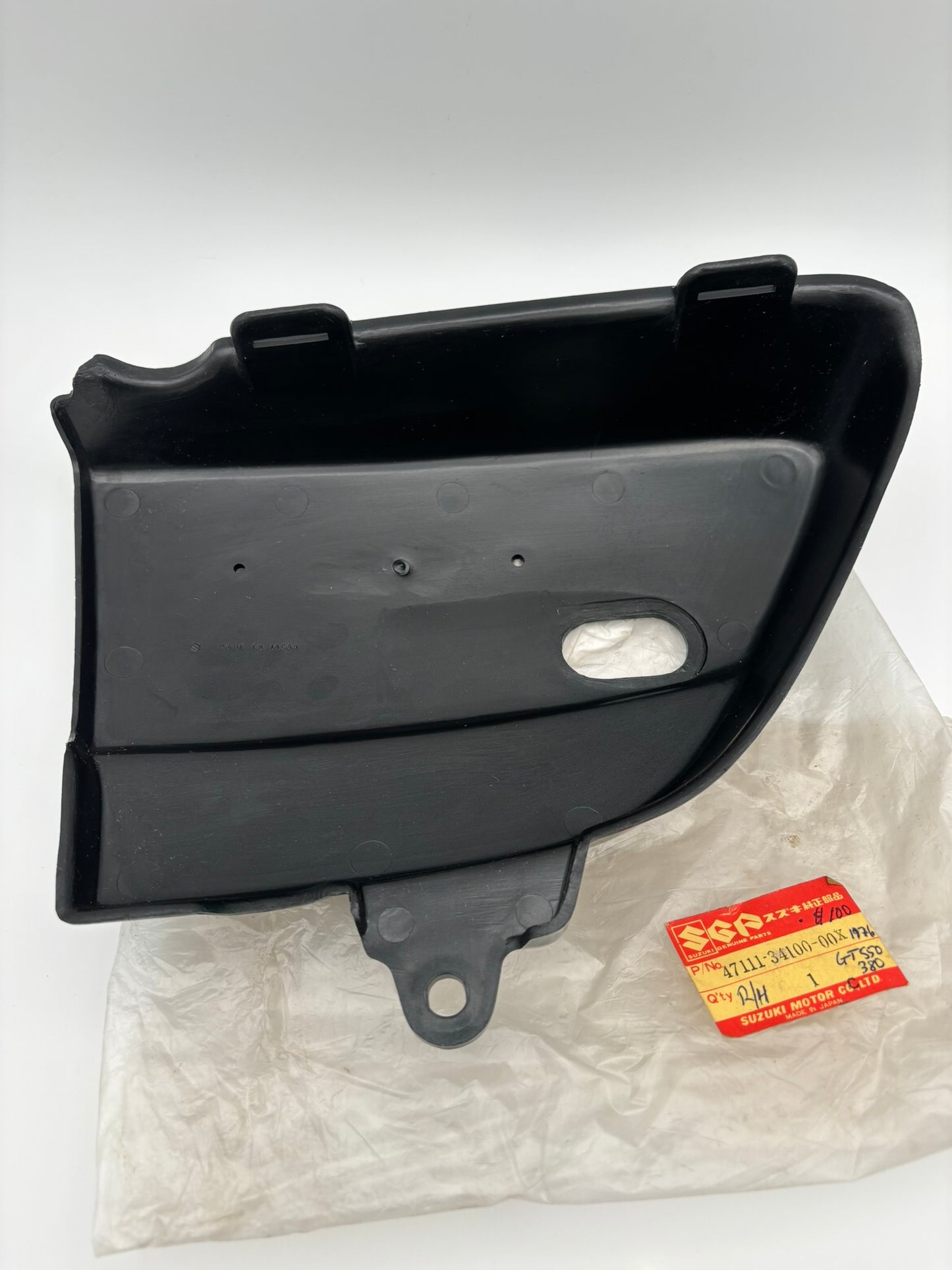 SUZUKI RIGHT HAND FRAME COVER SUB 47111-34100-019 47111-34100-13L 47111-34100-00X S64