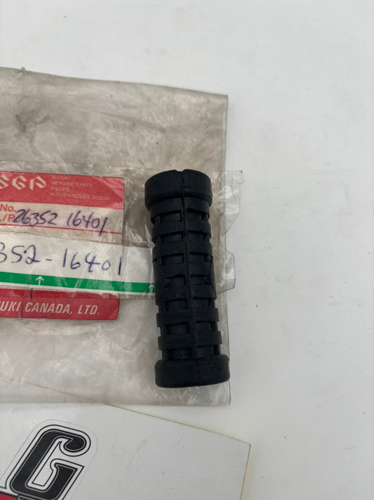 SUZUKI KICK STARTER PEDAL RUBBER SUB 26352-16402 26352-16401 S70