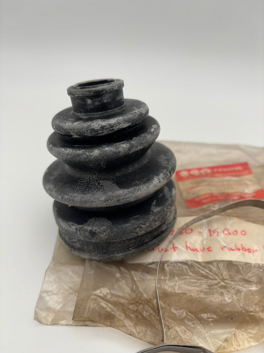 SUZUKI FRONT DRIVE BOOT SET (INCOMPLETE) 54930-19B01 54930-19B00-000-I S70