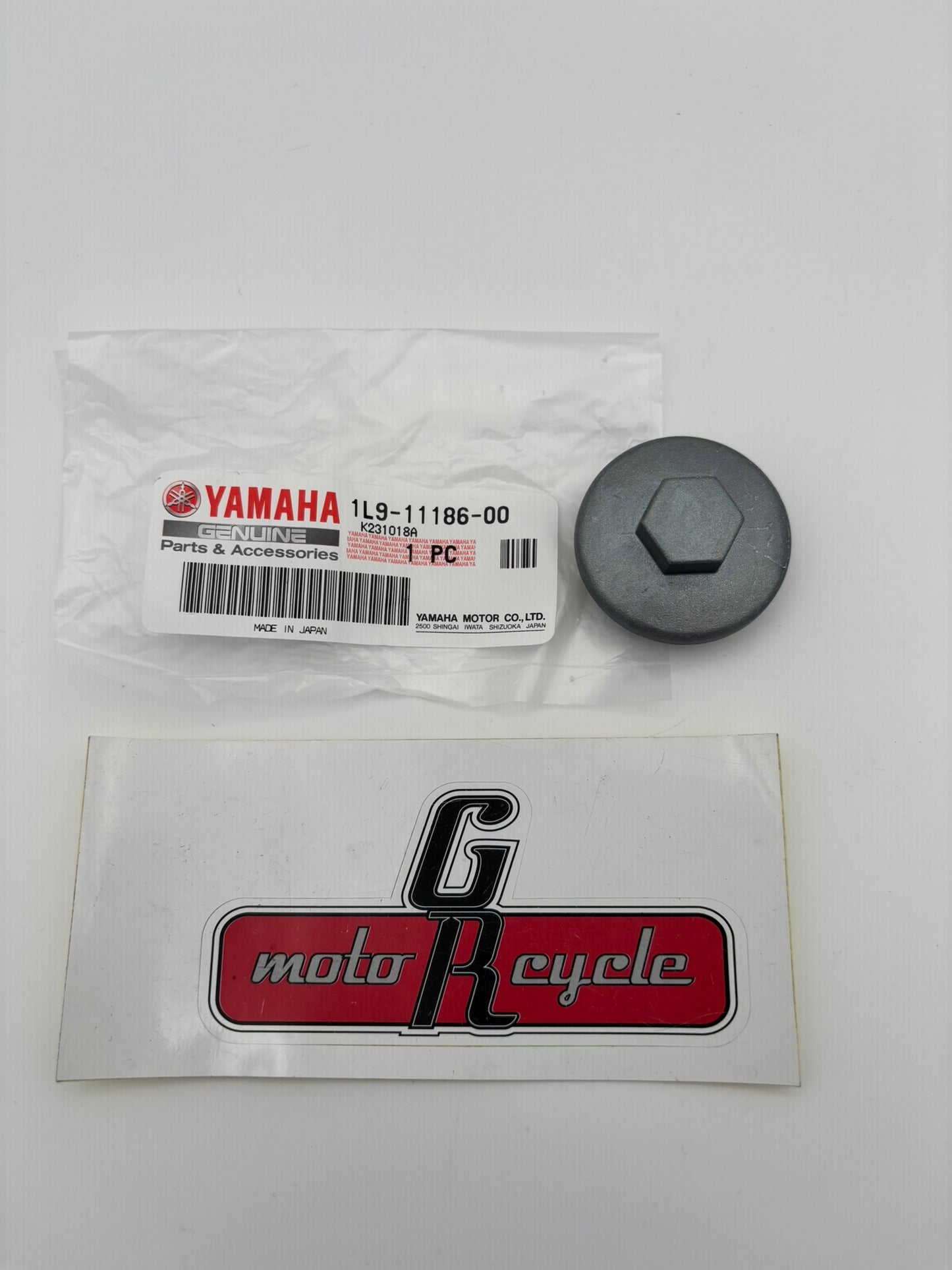 YAMAHA CYLINDER HEAD COVER 1L9-11186-00-00 Y136