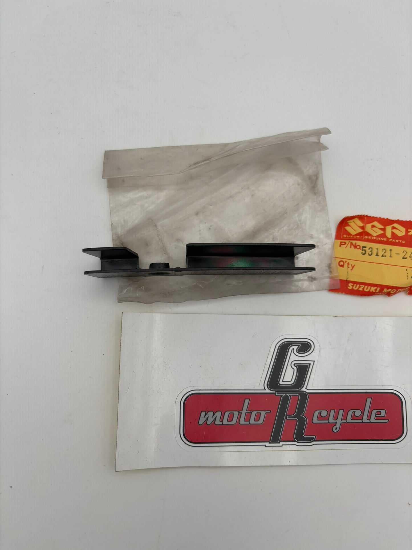 SUZUKI FRONT FENDER SIDE BRACKET 53121-24501 S72