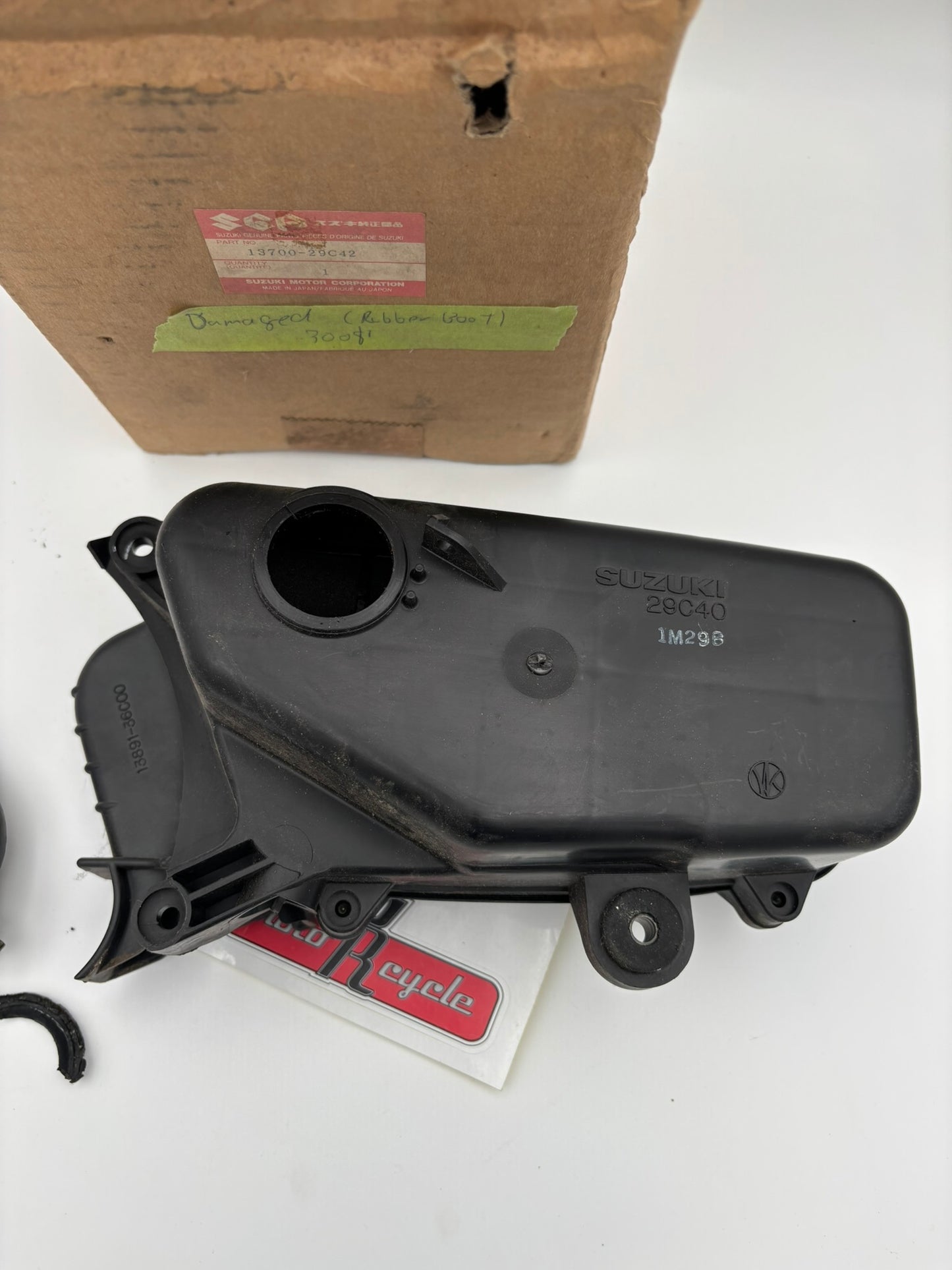 SUZUKI AE50 AIR CLEANER FILTER BOX (DAMAGED) 13700-29C42-D S75