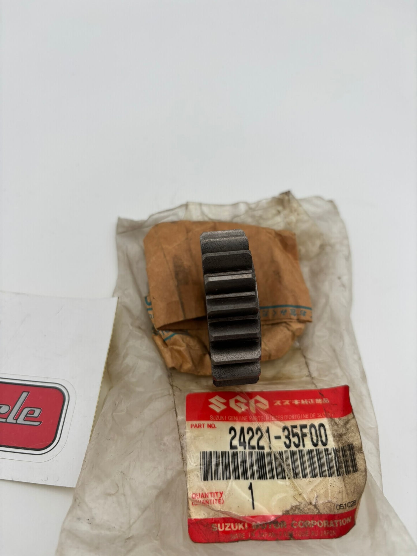 SUZUKI 2ND DRIVE GEAR 24221-35F00 S77