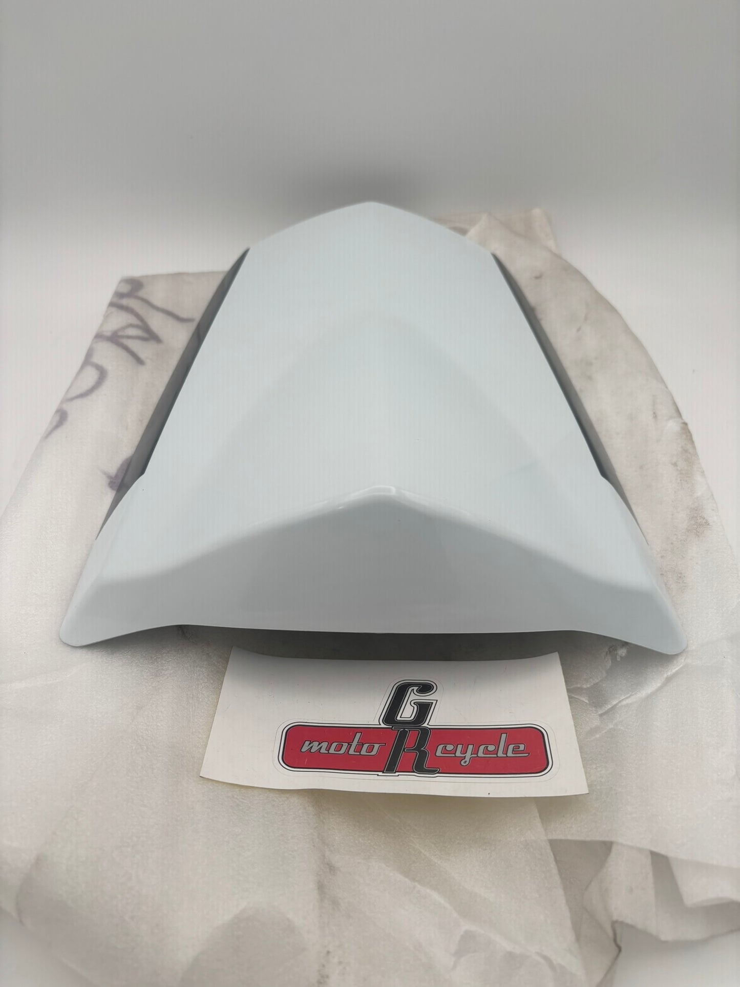 SUZUKI SEAT TAIL BOX ASSY (WHITE) 45500-18G00-YBD S80