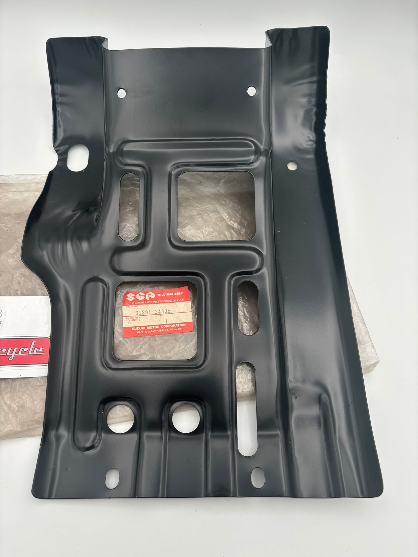 SUZUKI UNDER GUARD 61391-24305 S80