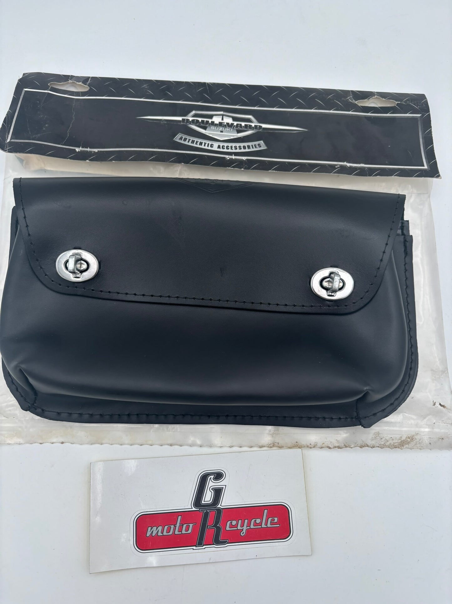 SUZUKI BOULEVARD CLASSIC WINDSHIELD BAG 990A0-77013 S81